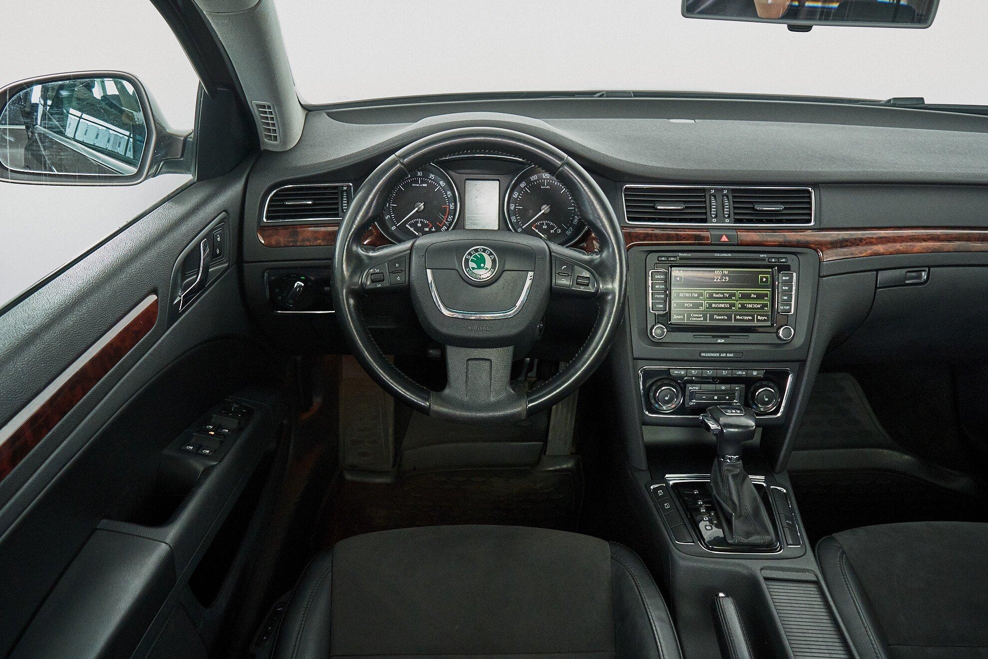 Skoda Superb 2011, коричневый
