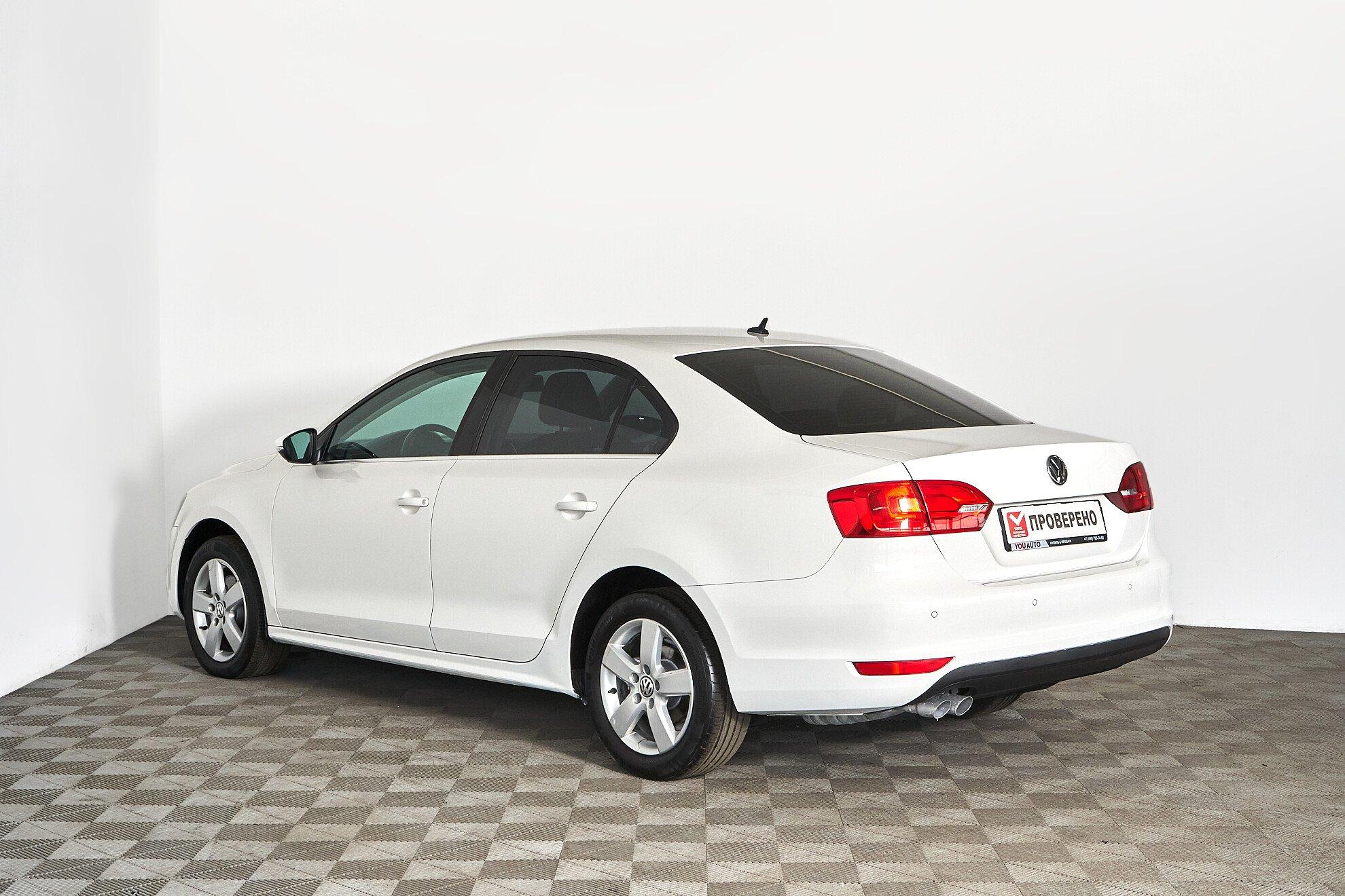Volkswagen Jetta 2014, белый