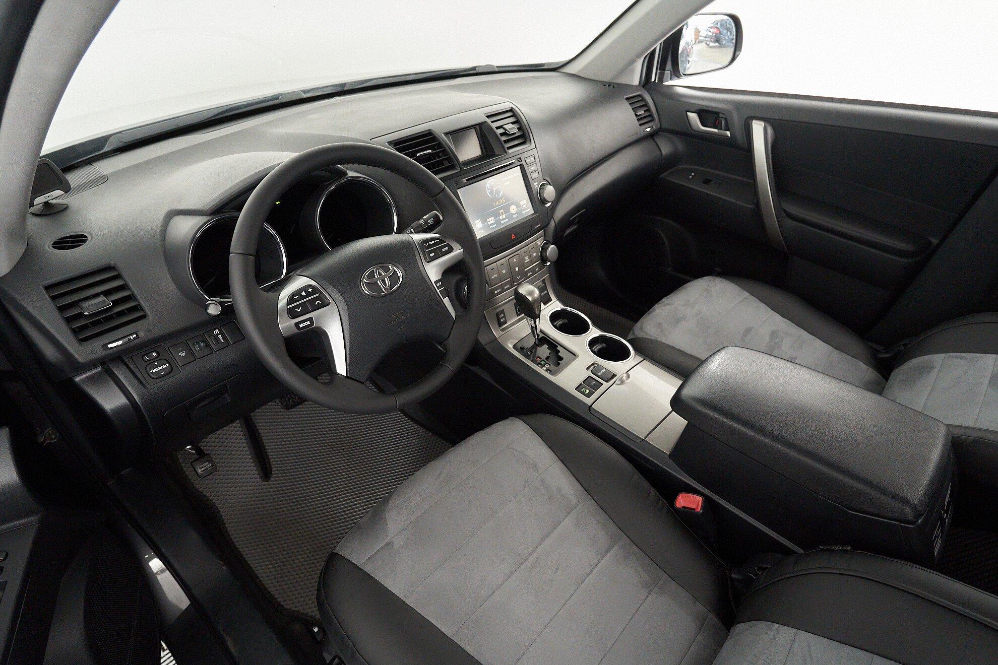 Toyota Highlander 2013, серый