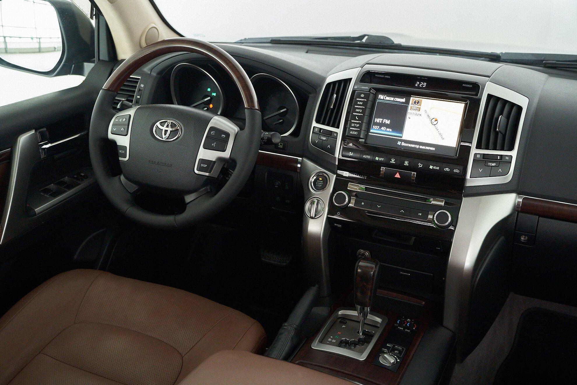 Toyota Land Cruiser 2014, черный