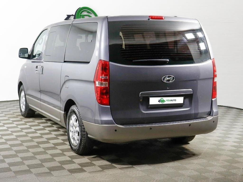 Hyundai H-1 2011, серебряный