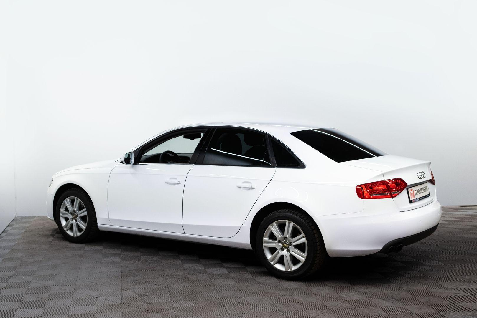Audi A4 2011, белый