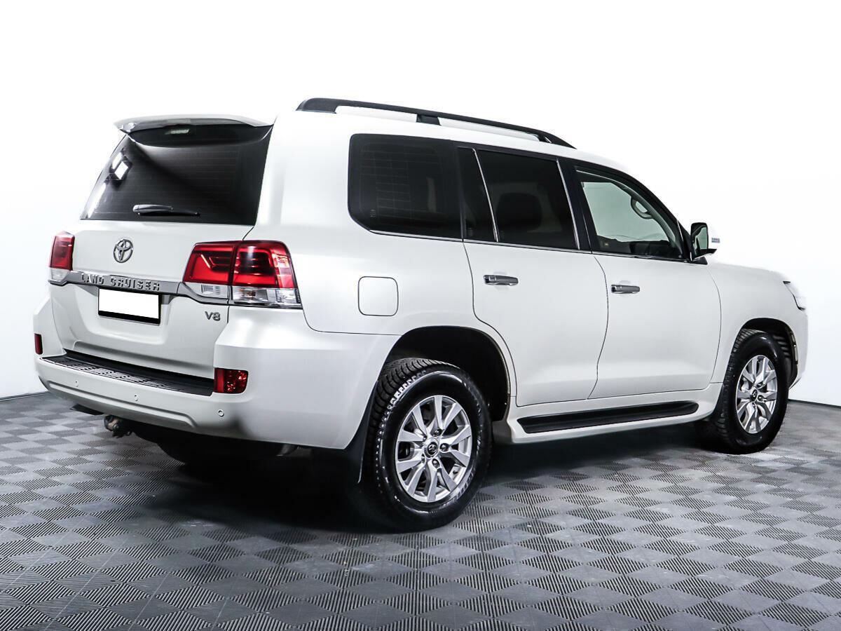 Toyota Land Cruiser 2019, белый