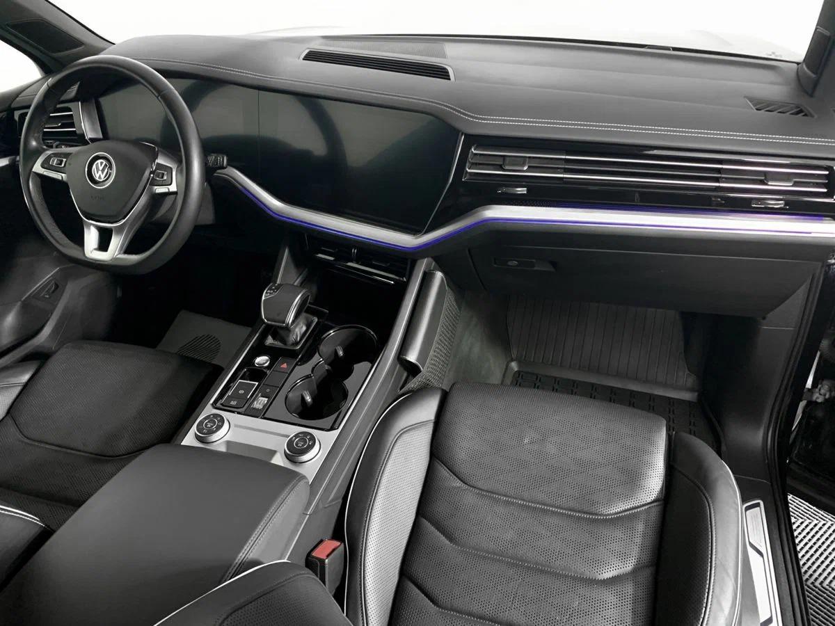 Volkswagen Touareg 2023, черный