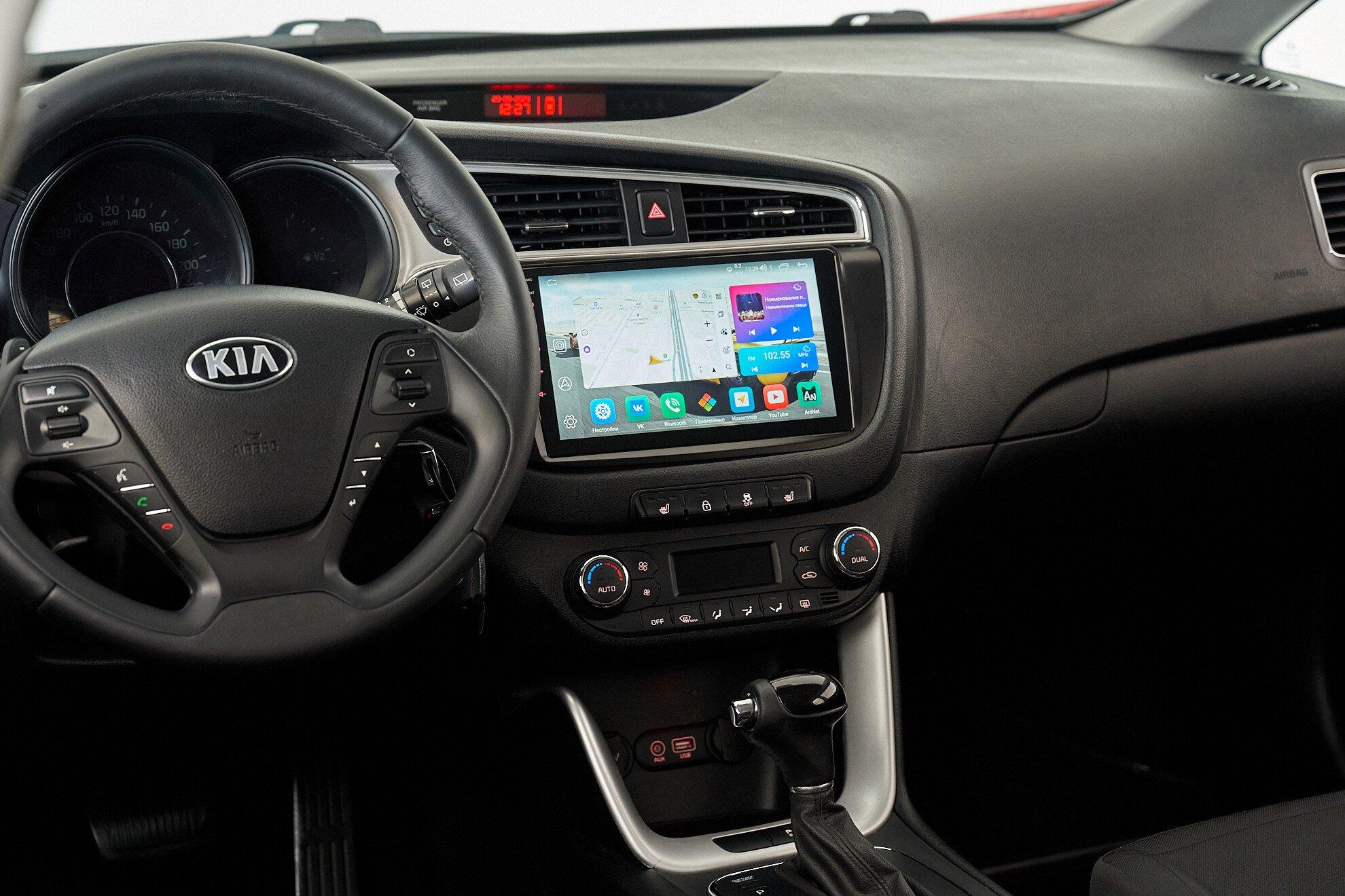 Kia Ceed 2018, красный