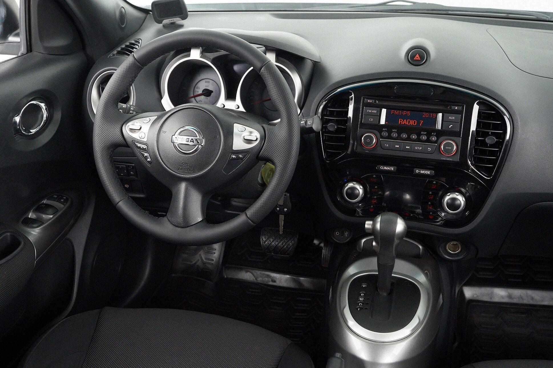 Nissan Juke 2013, белый