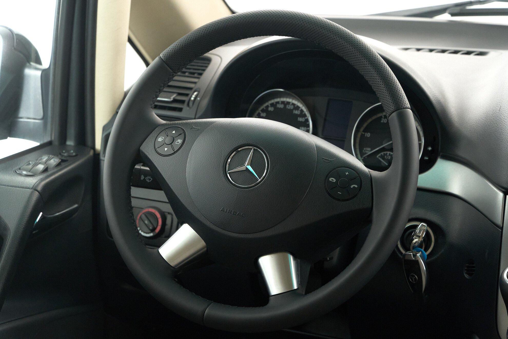 Mercedes-Benz Viano 2012, черный