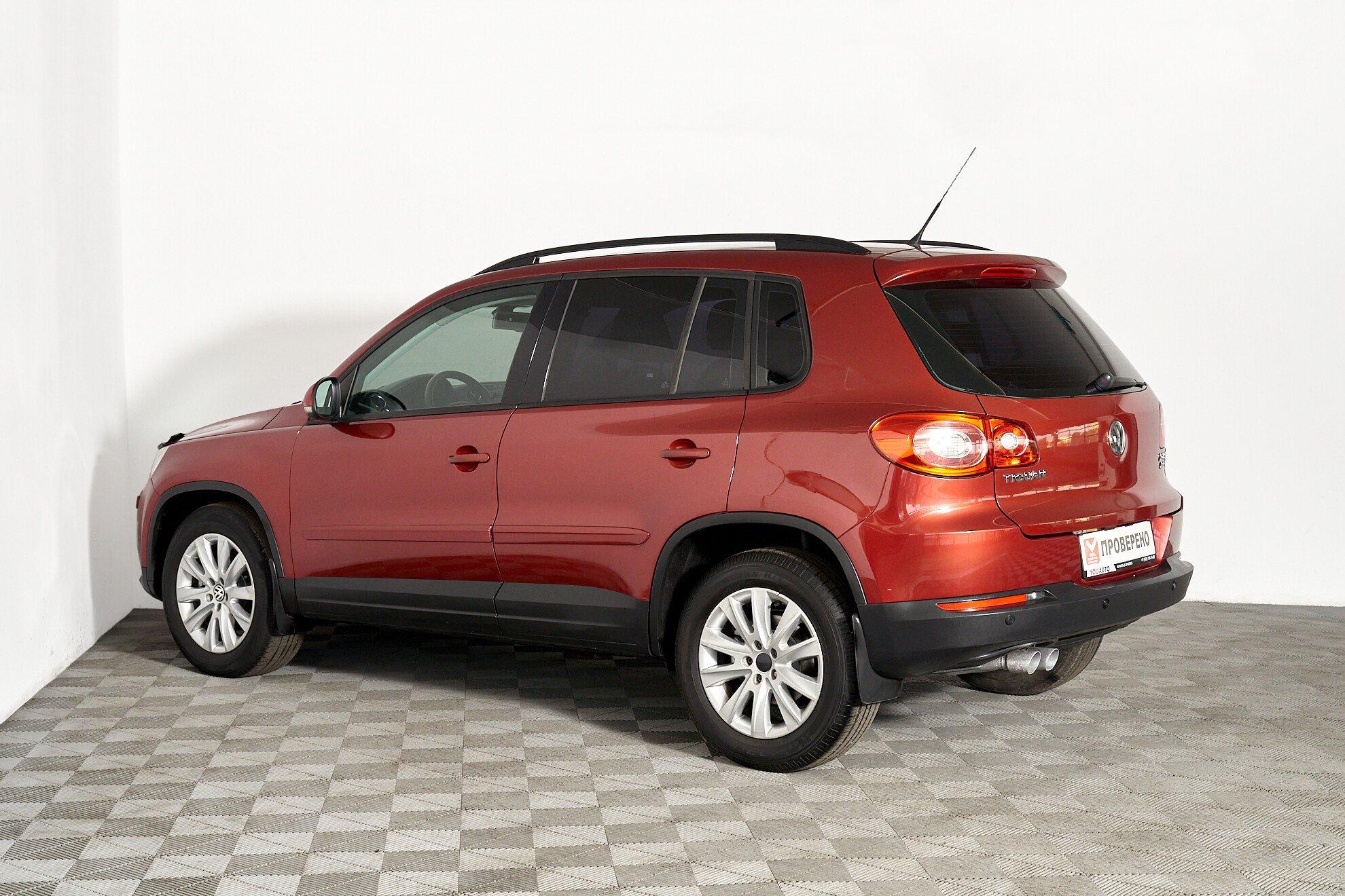 Volkswagen Tiguan 2009, красный
