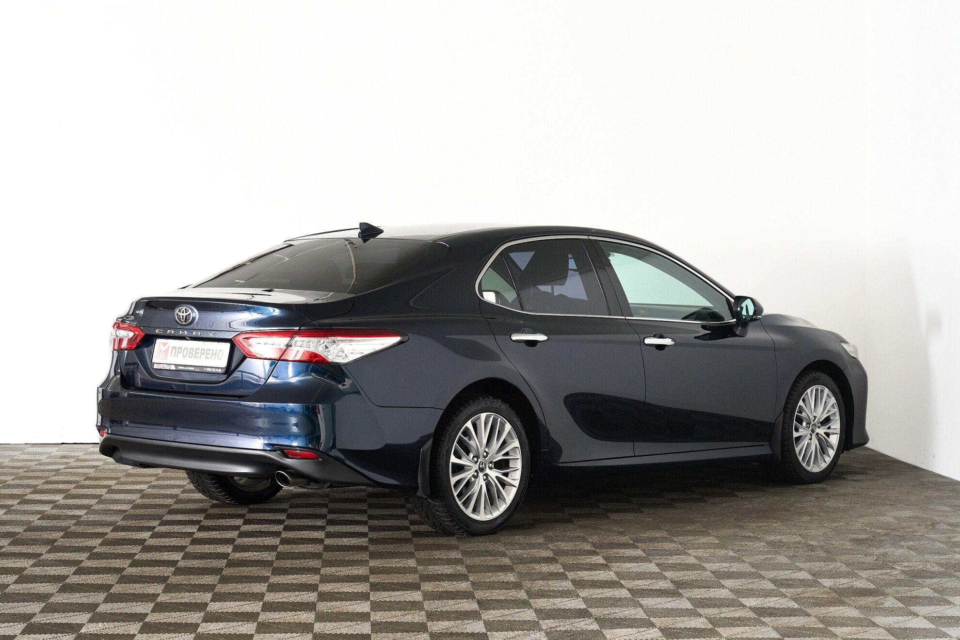 Toyota Camry 2019, синий
