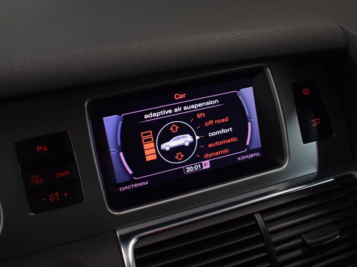 Audi Q7 2010, черный