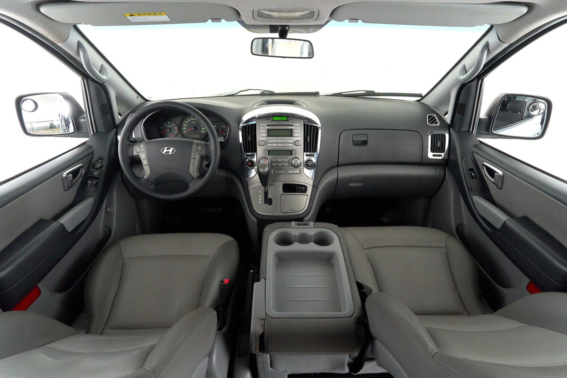 Hyundai Grand Starex 2007, серебряный