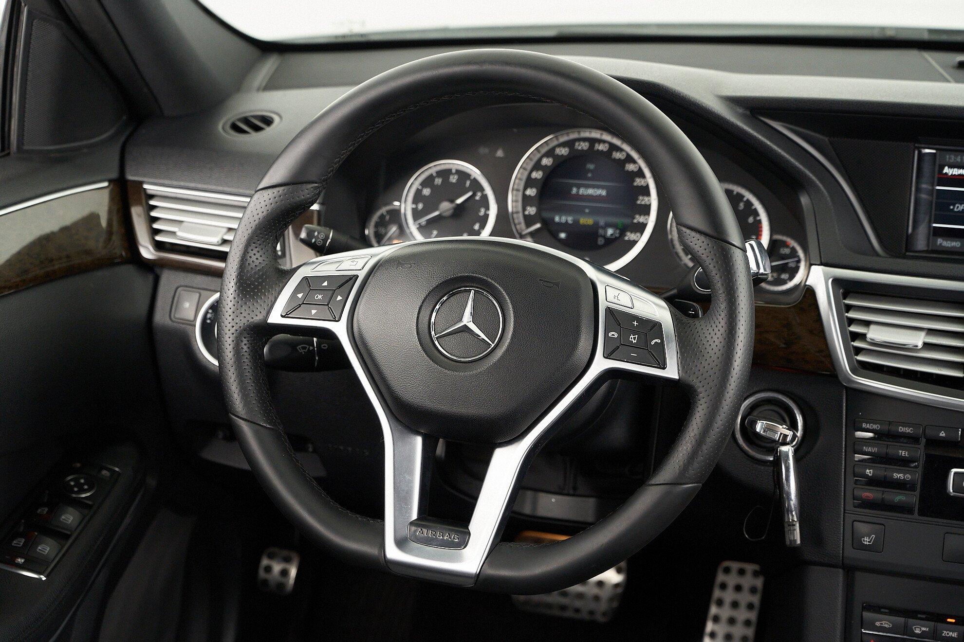 Mercedes-Benz E-Класс 2012, белый