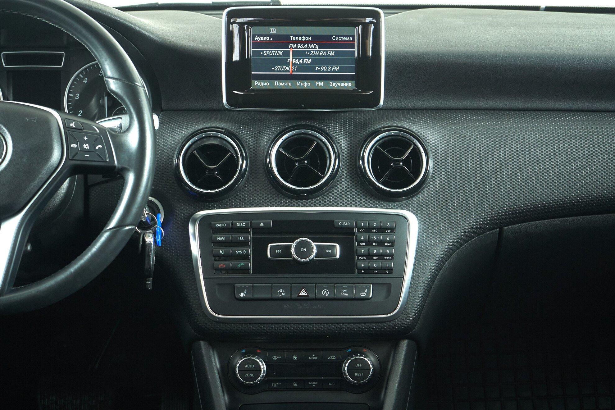 Mercedes-Benz A-Класс 2014, белый
