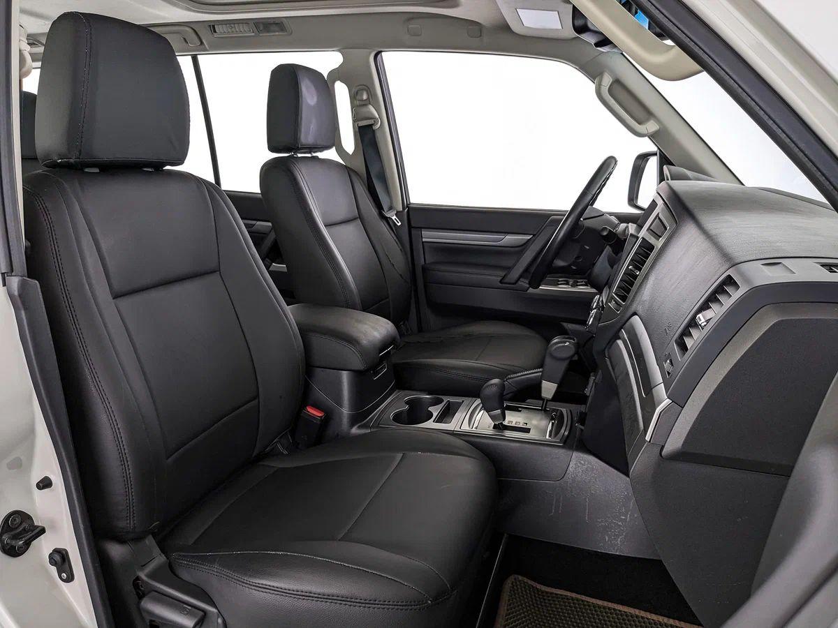 Mitsubishi Pajero 2018, белый