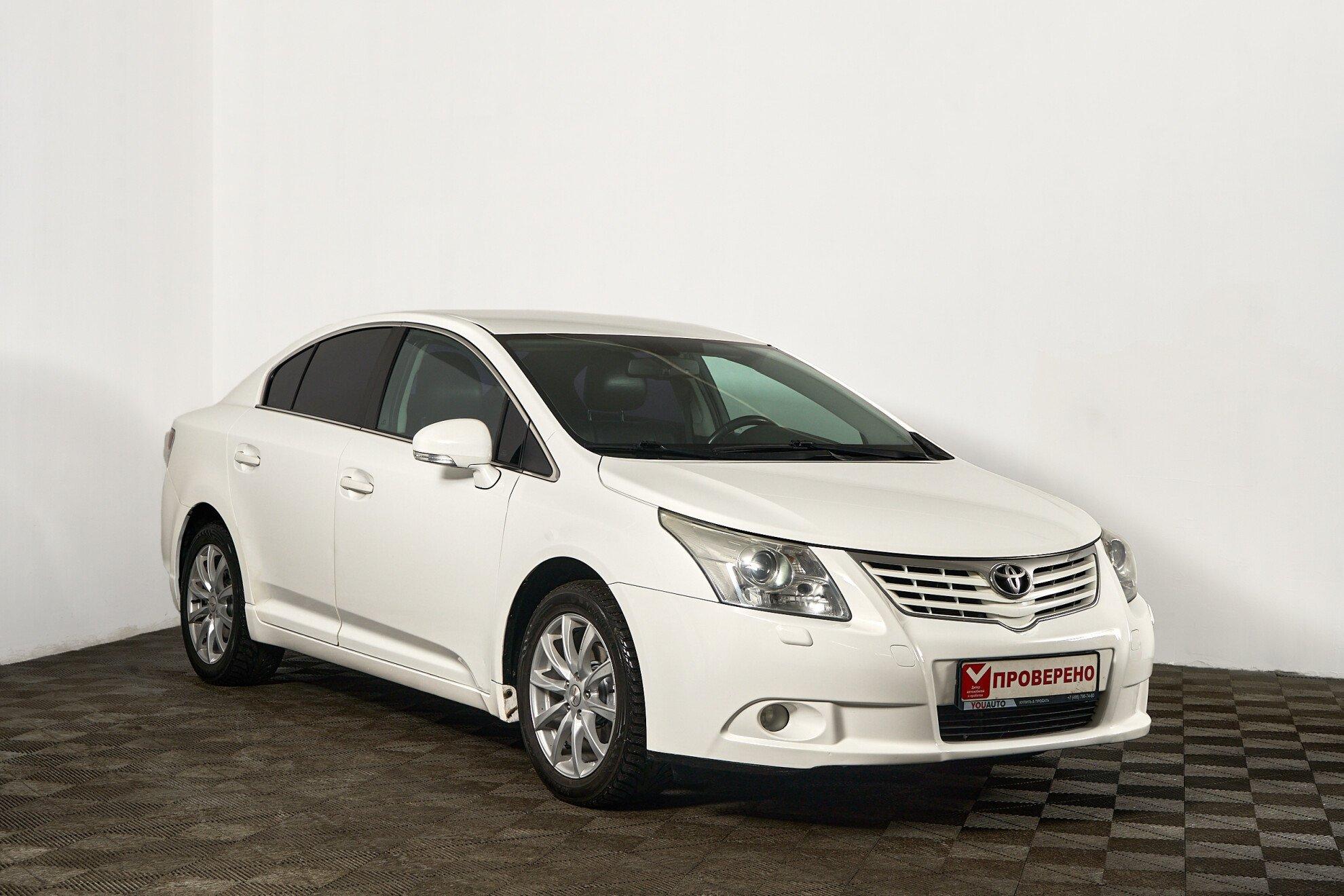 Toyota Avensis 2010, белый