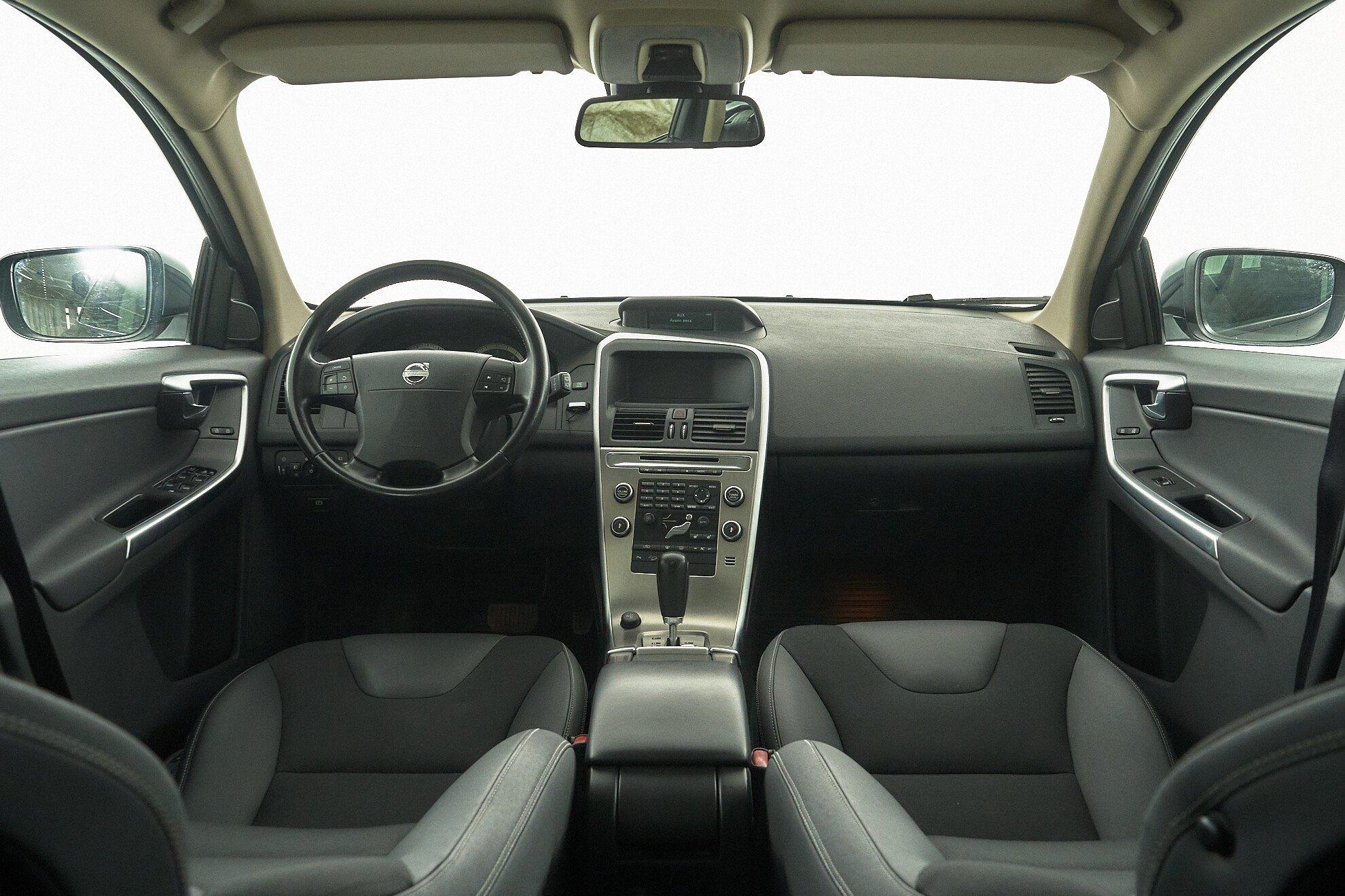 Volvo XC60 2013, серый