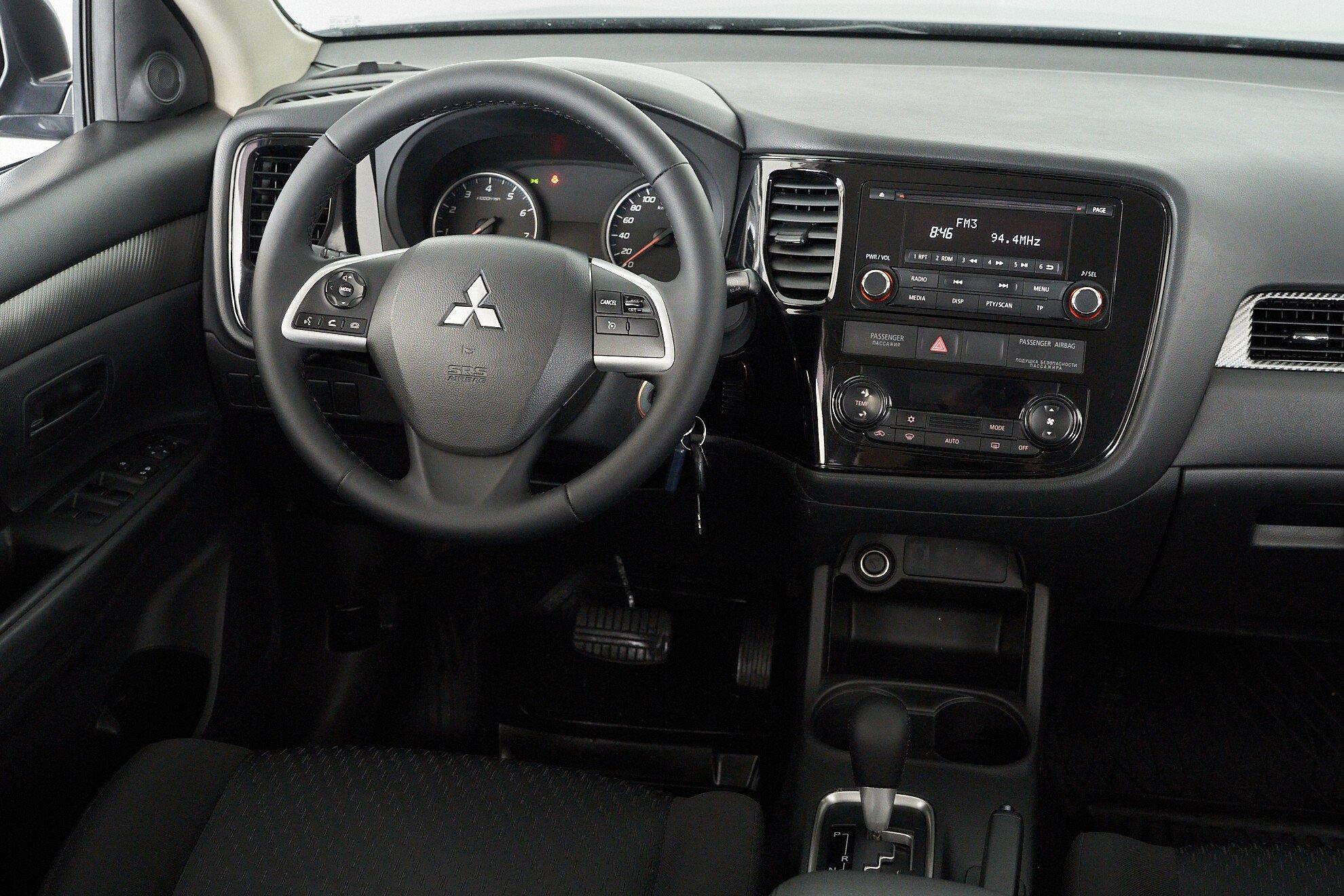 Mitsubishi Outlander 2013, черный