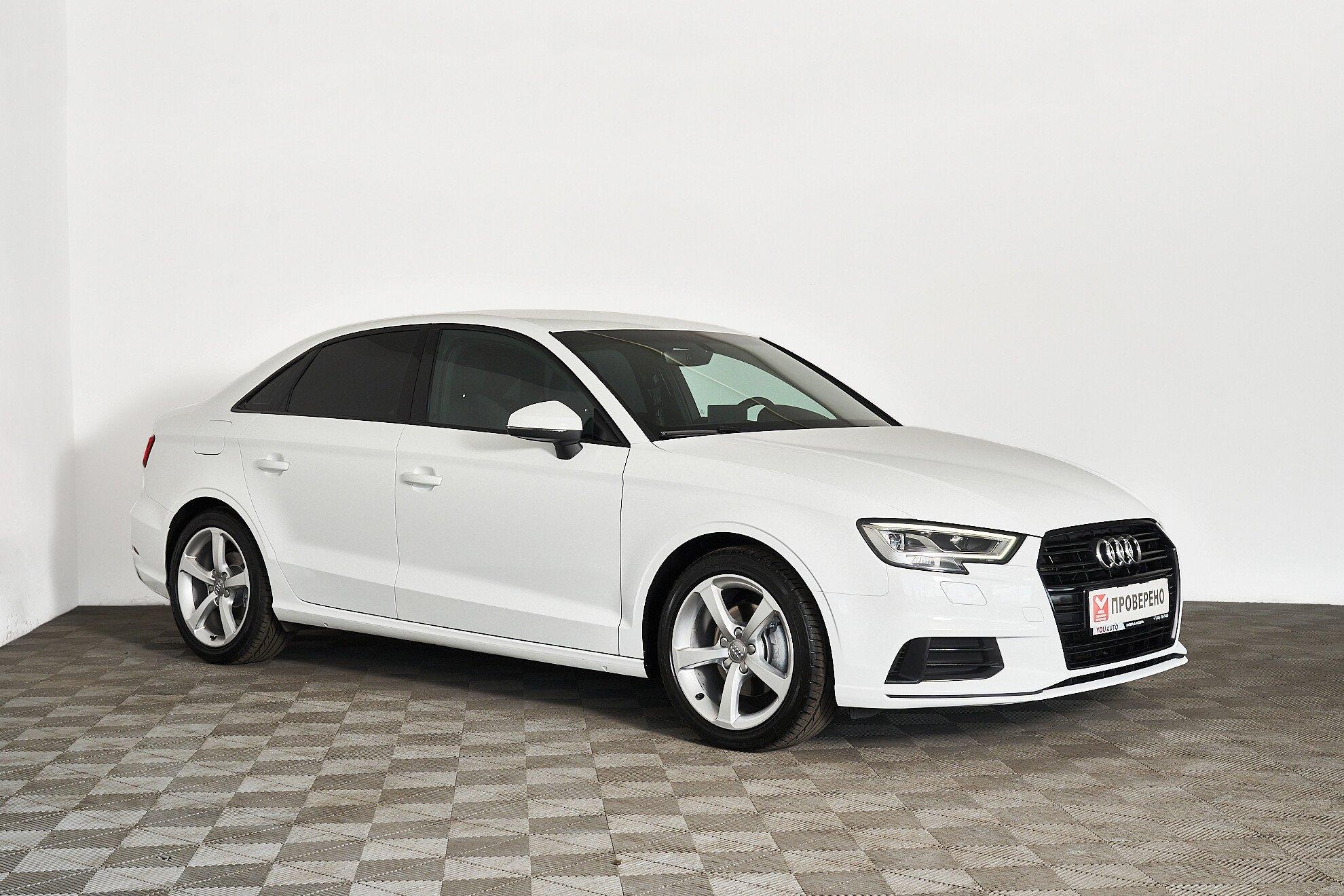 Audi A3 2018, белый