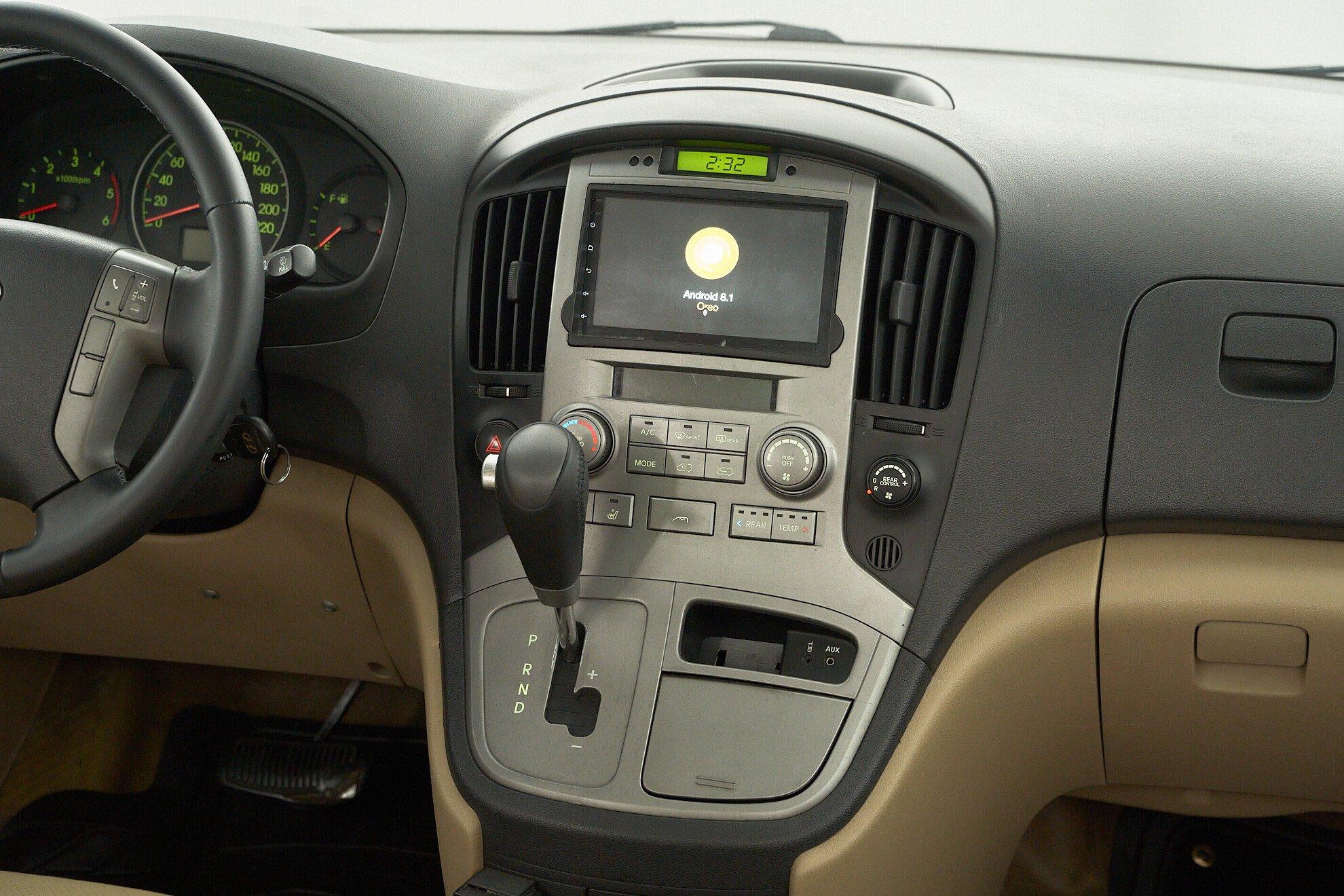 Hyundai Grand Starex 2008, серебряный