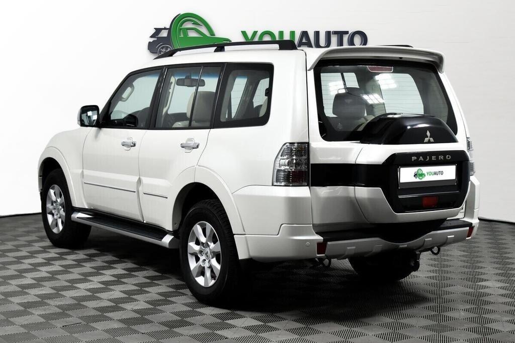 Mitsubishi Pajero 2021, белый