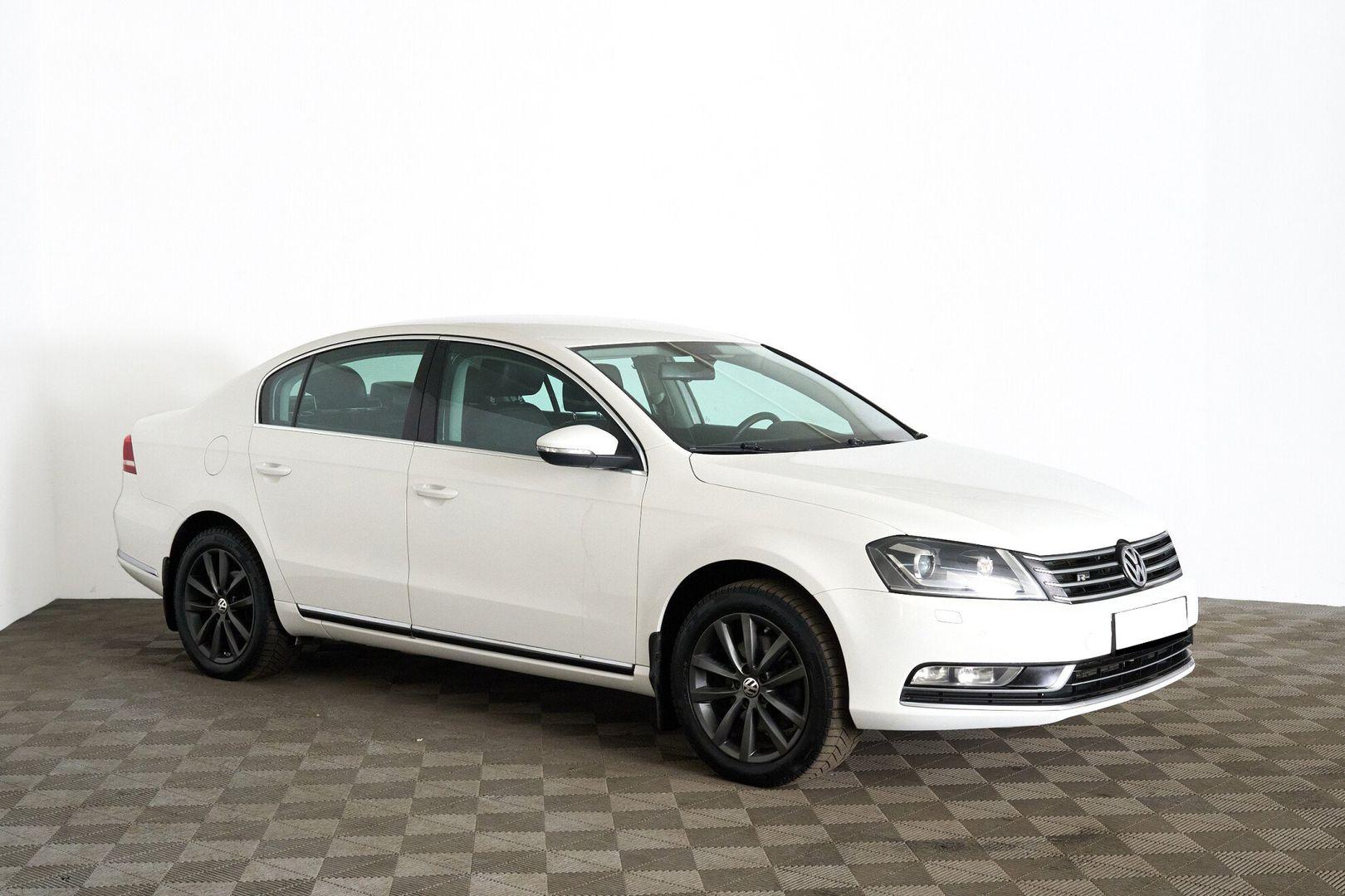 Volkswagen Passat 2011, белый
