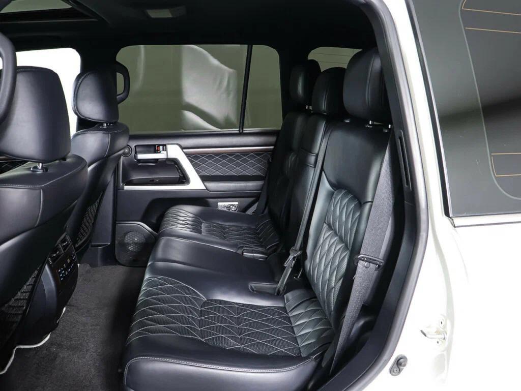 Toyota Land Cruiser 2018, белый