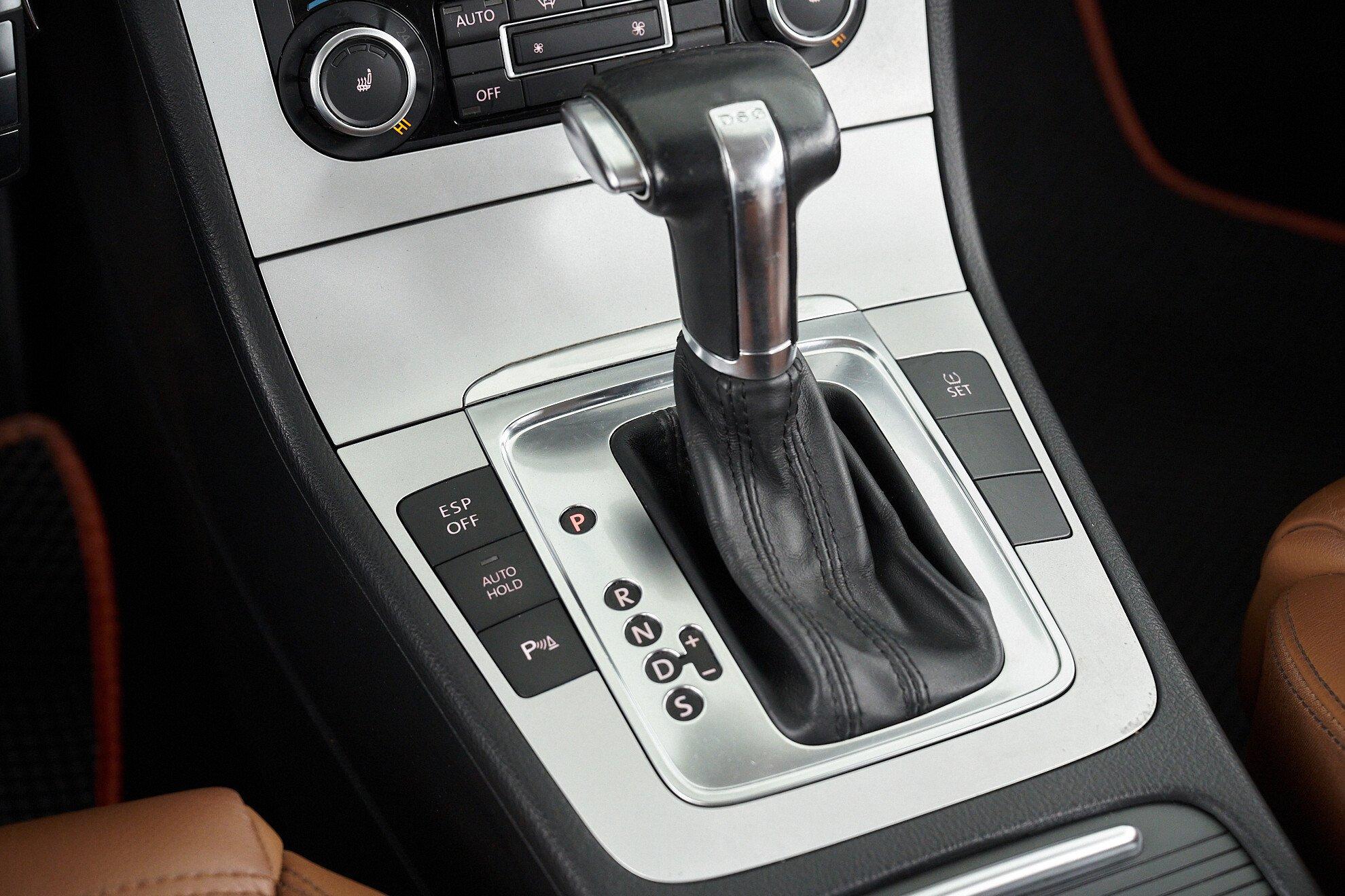 Volkswagen Passat CC 2010, бежевый