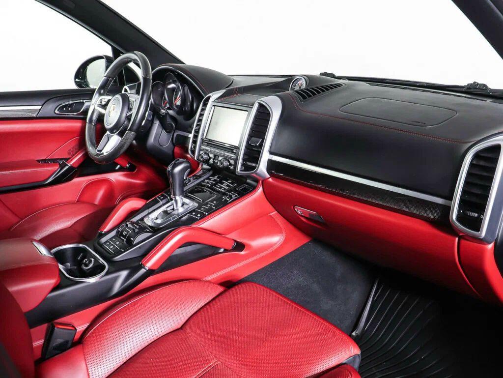 Porsche Cayenne 2018, черный