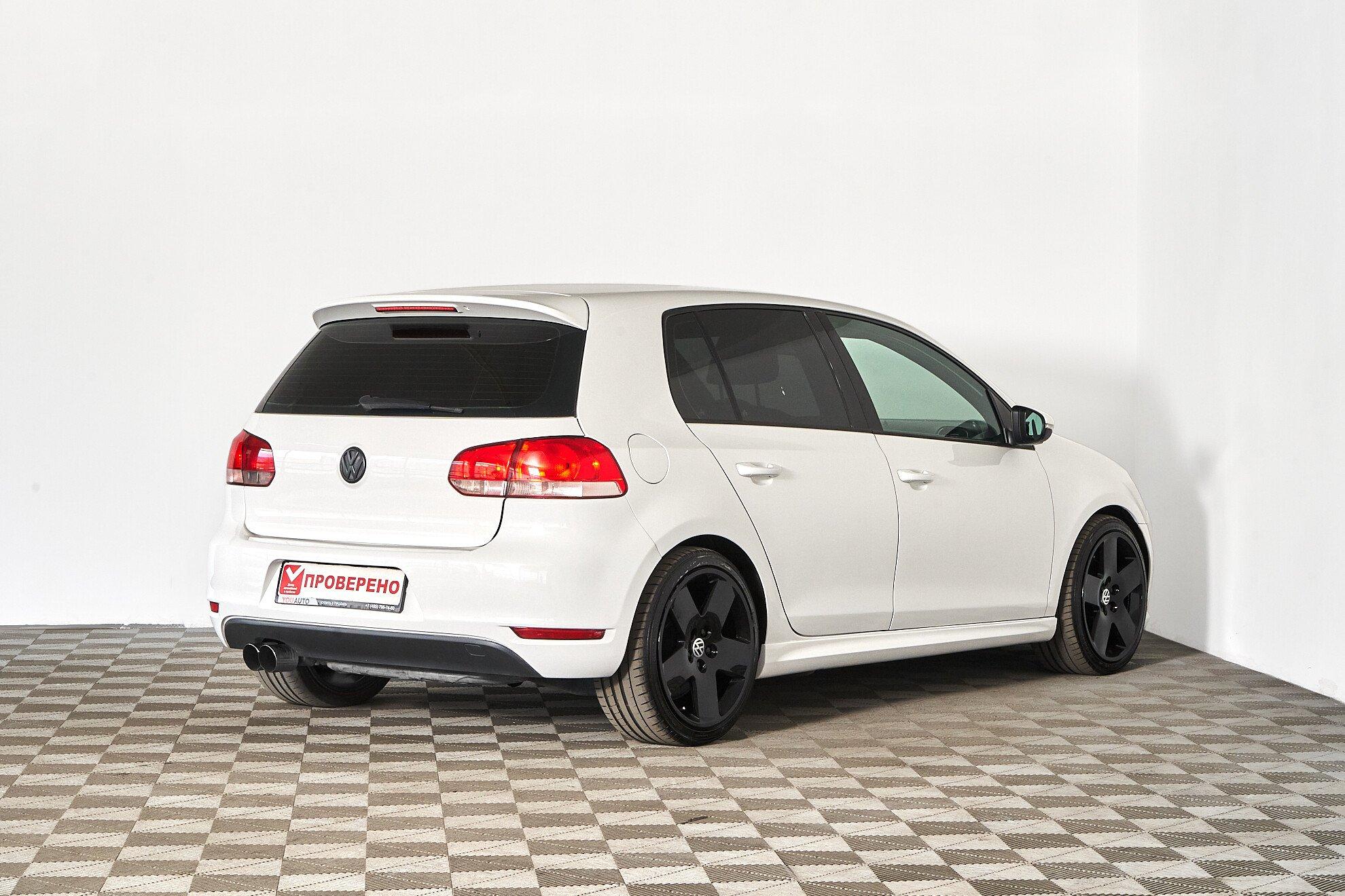 Volkswagen Golf 2012, белый