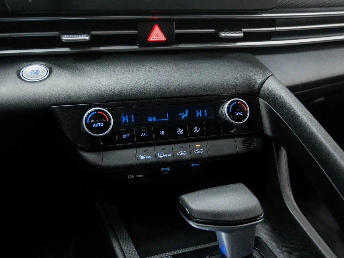 Hyundai Elantra 2022, черный