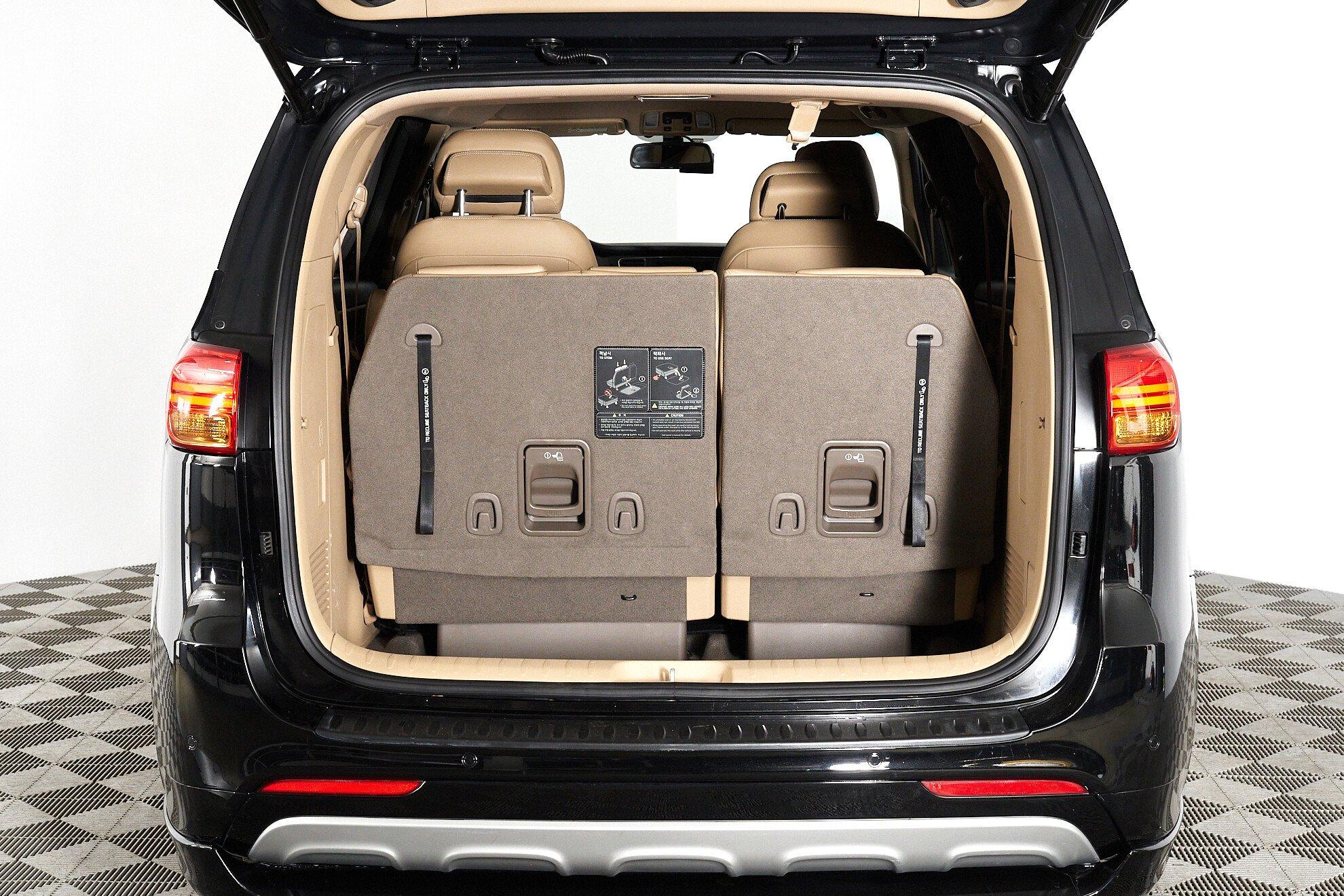 Kia Carnival 2016, черный