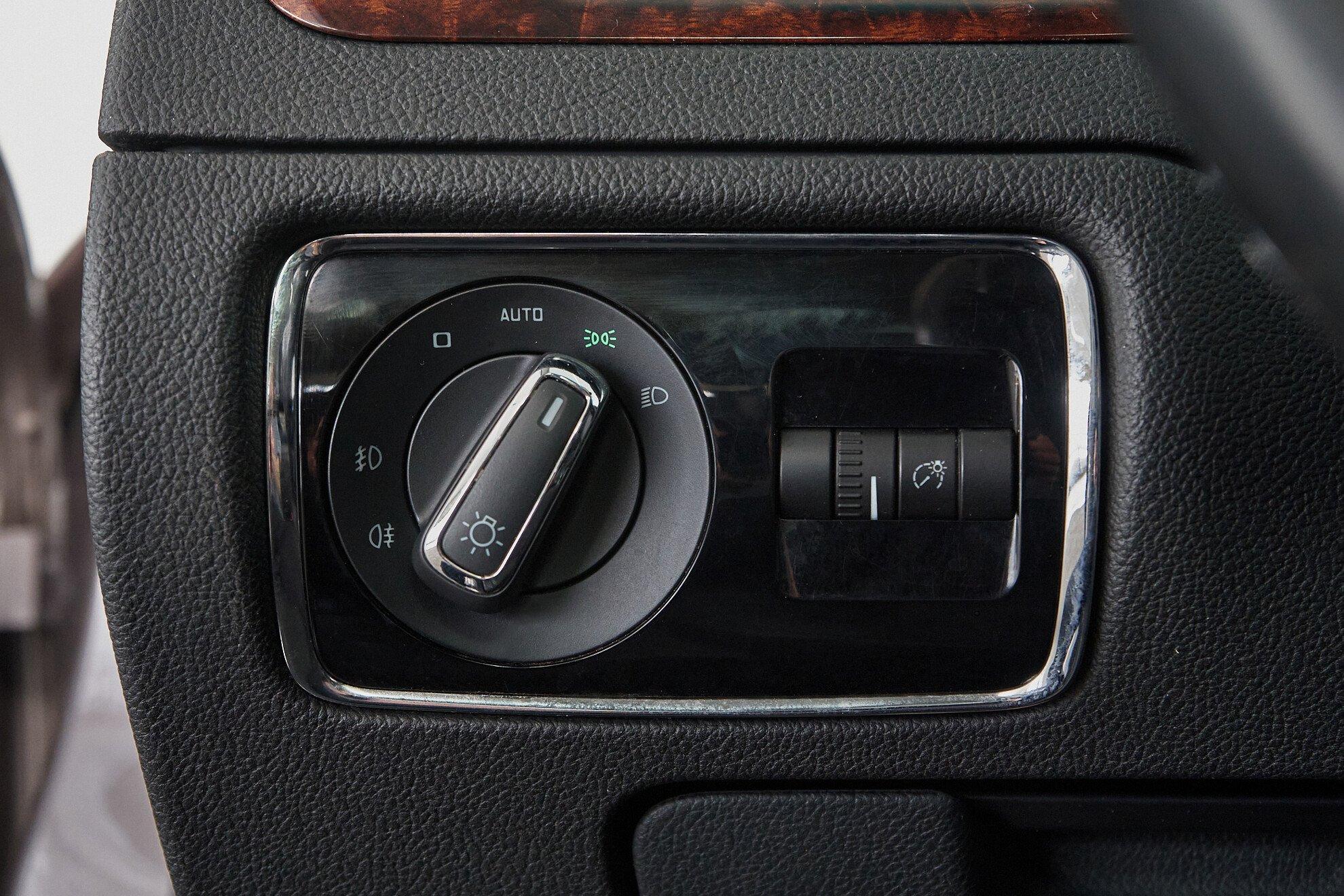 Skoda Superb 2011, коричневый