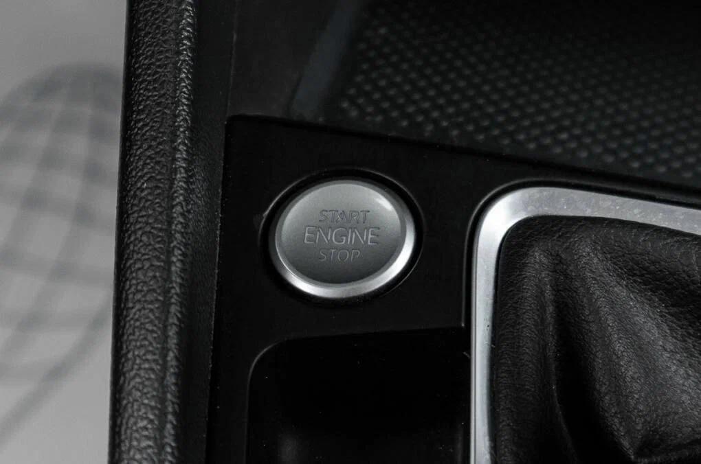 Volkswagen Jetta 2023, черный
