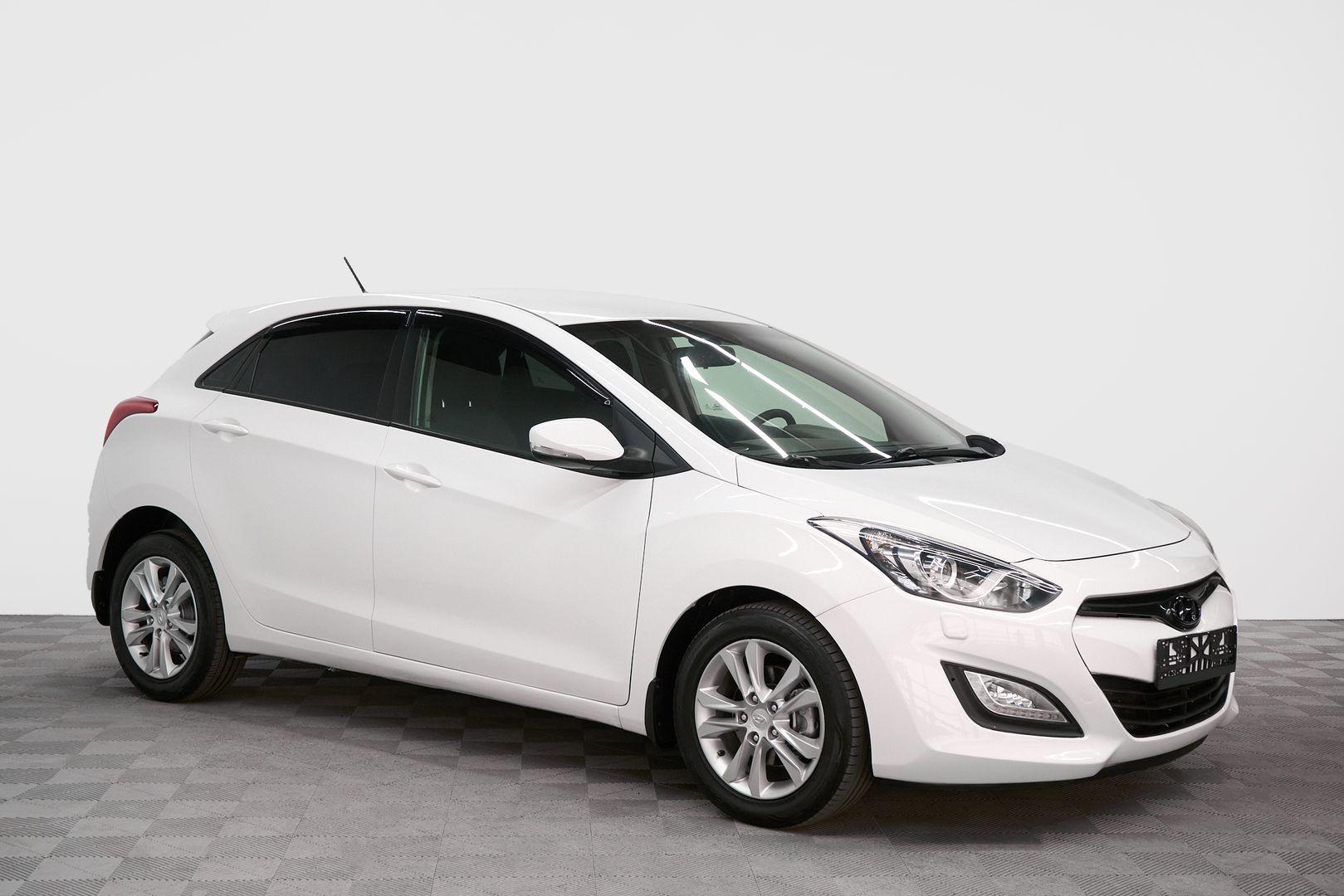 Hyundai i30 2012, белый