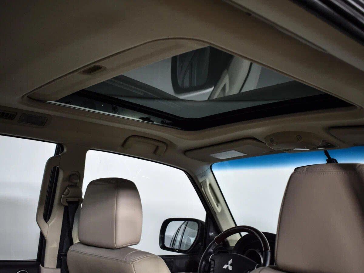 Mitsubishi Pajero 2021, серый