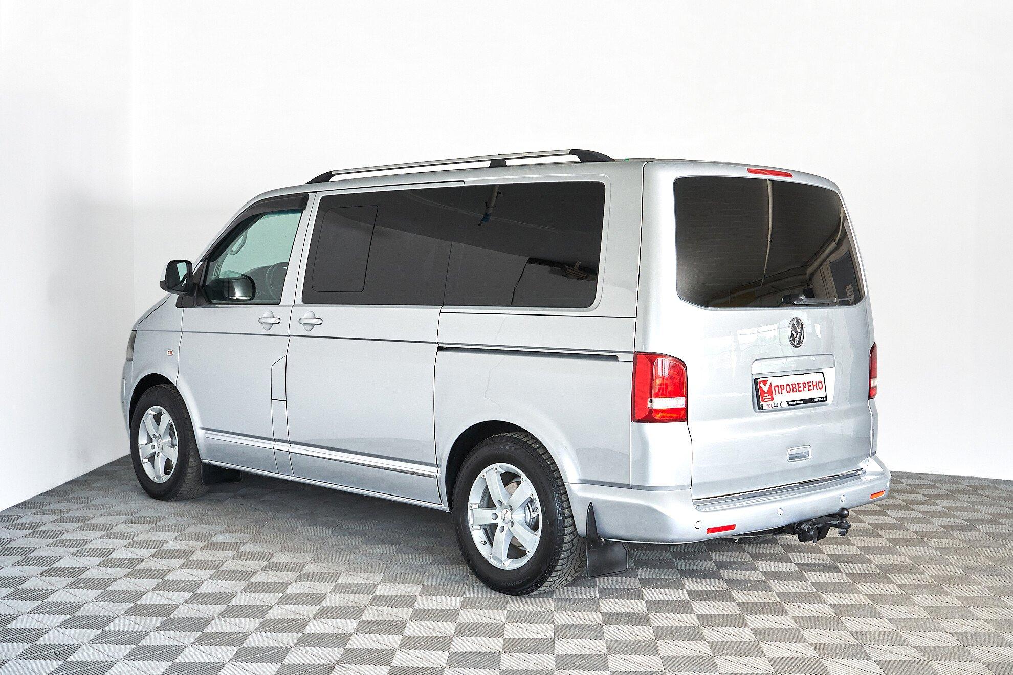 Volkswagen Multivan 2010, серебряный
