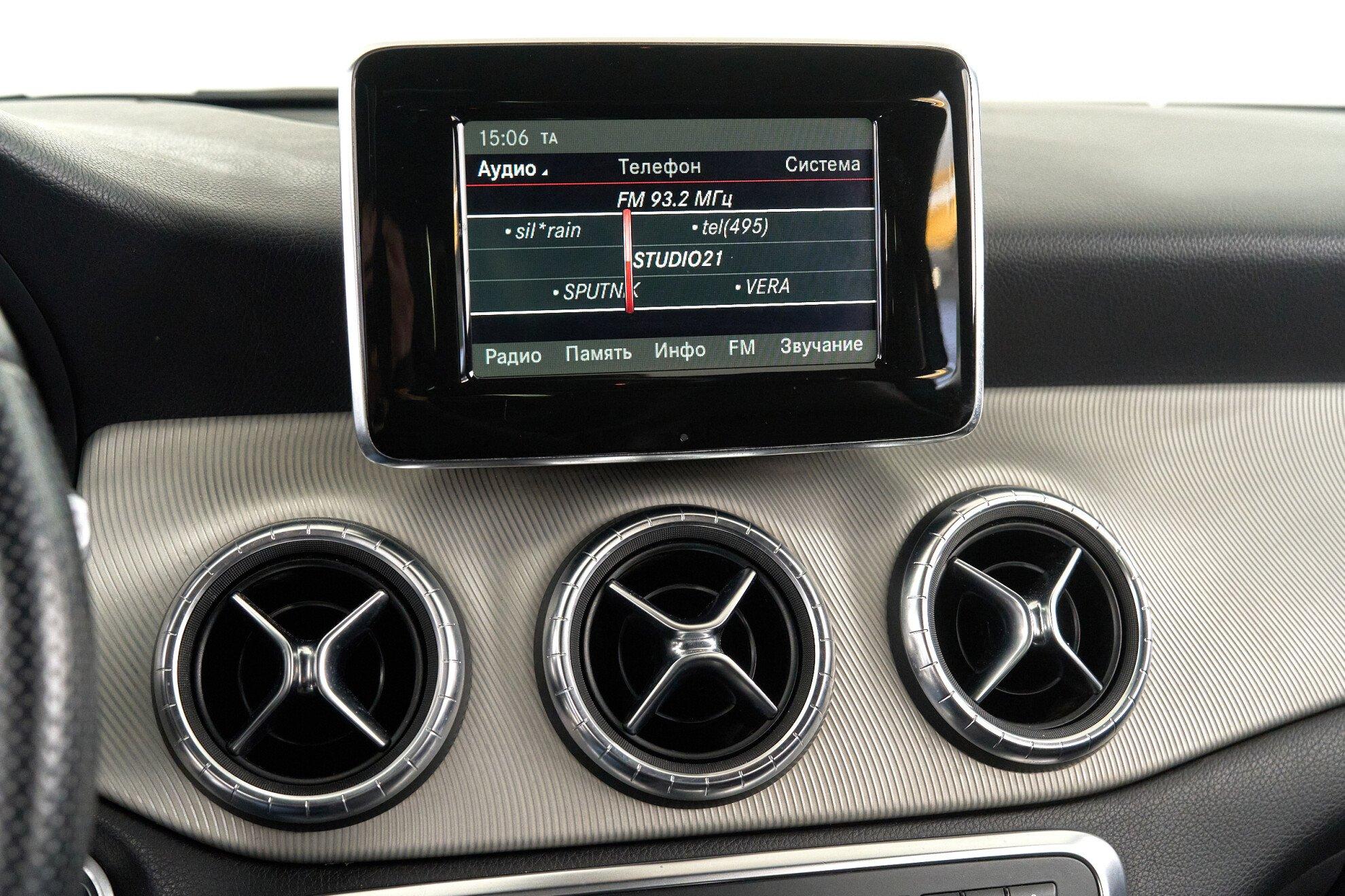 Mercedes-Benz CLA 2014, красный