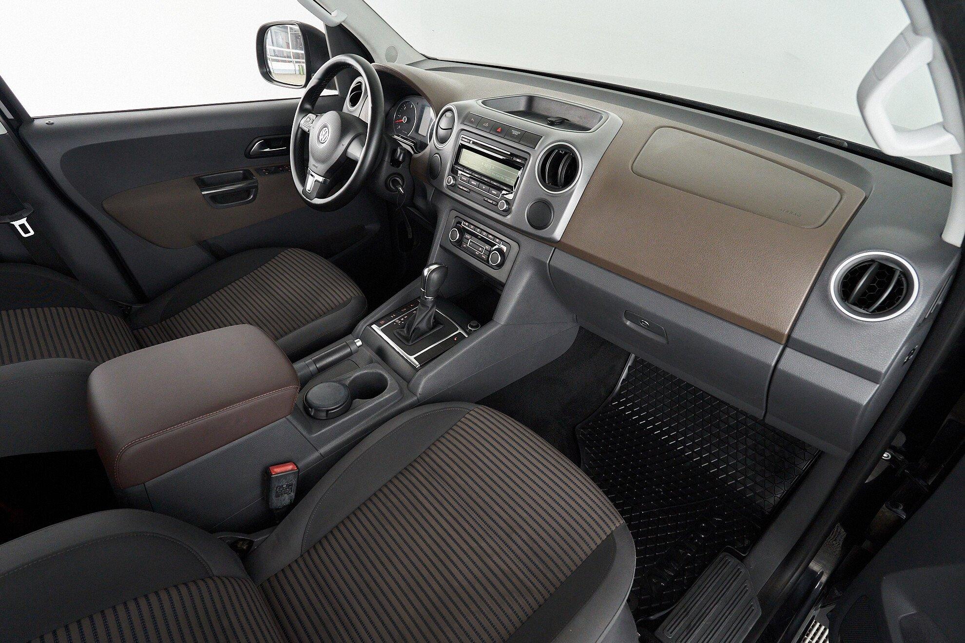 Volkswagen Amarok 2013, черный