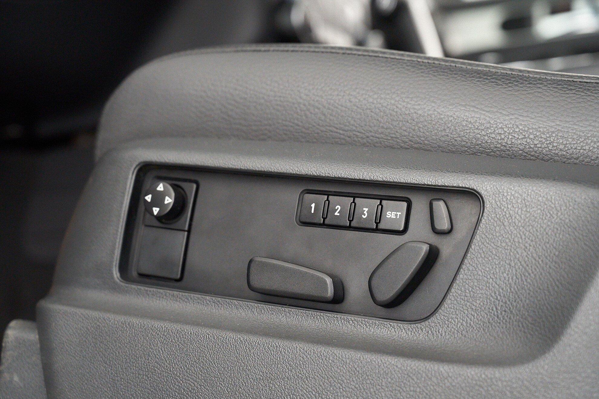 Volkswagen Touareg 2007, черный