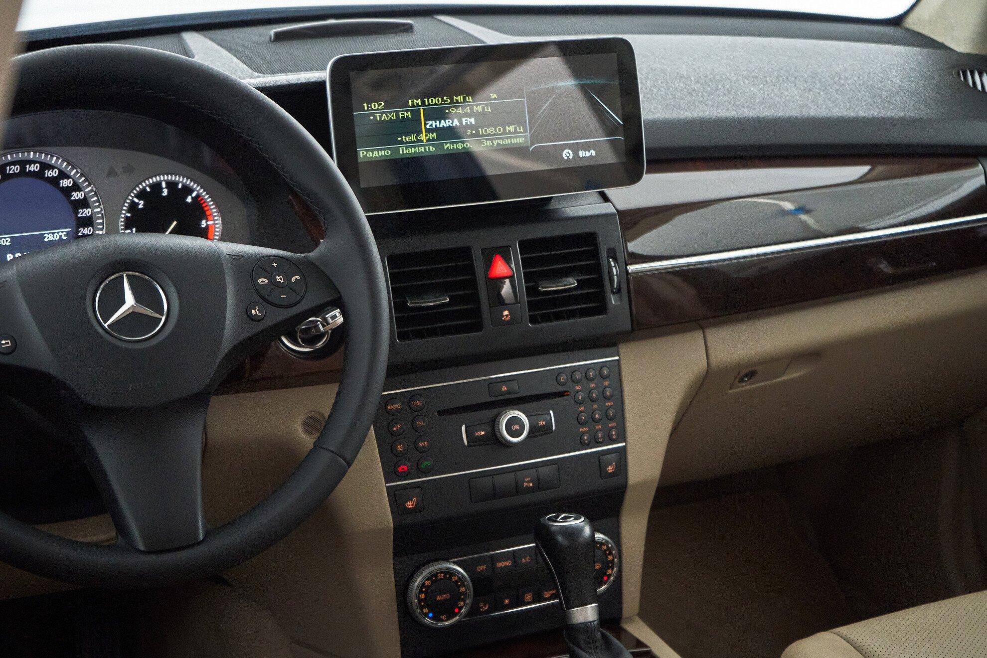 Mercedes-Benz GLK-Класс 2010, коричневый