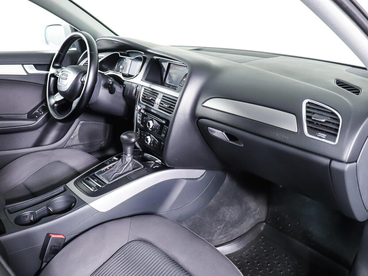 Audi A4 2015, белый
