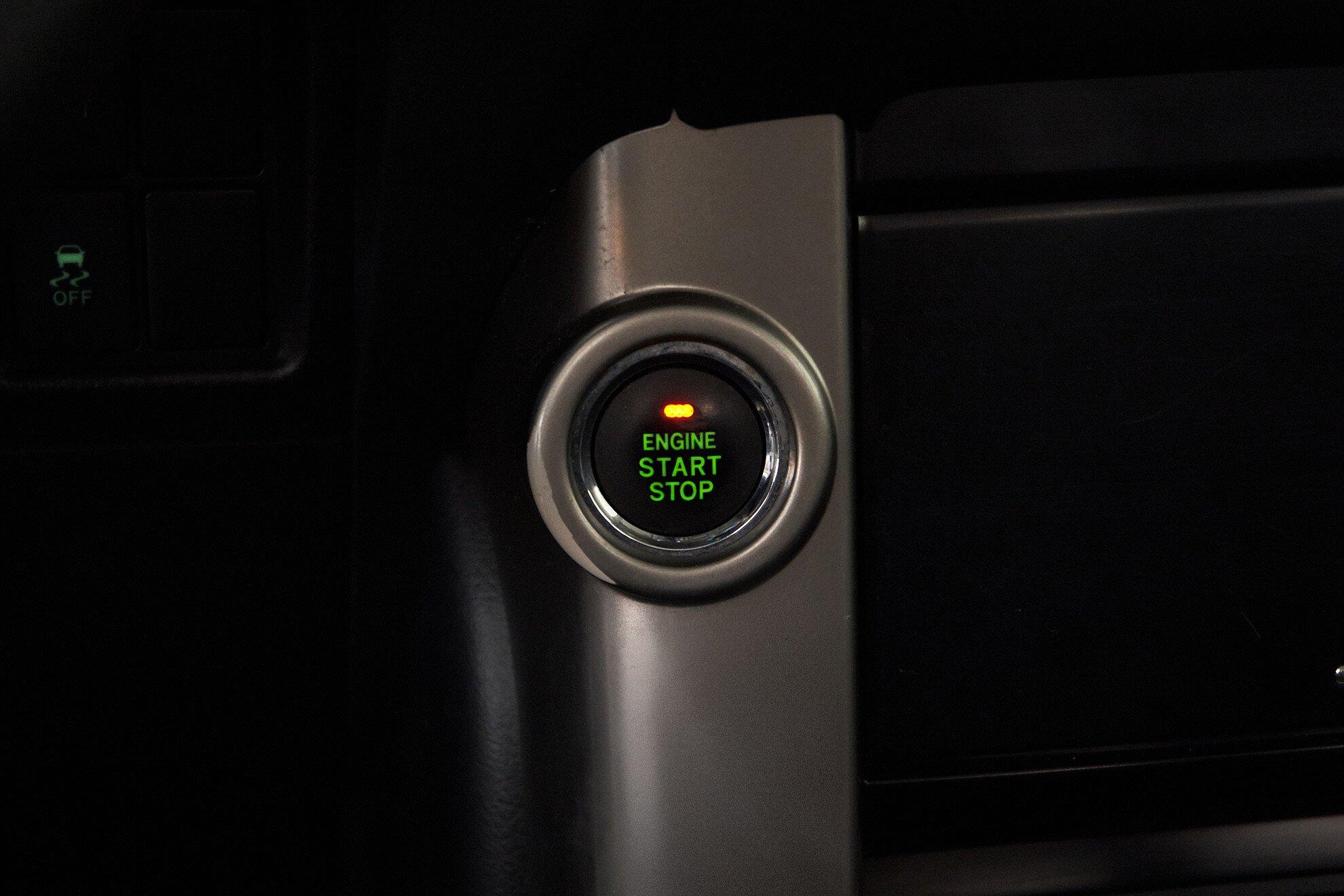 Toyota Land Cruiser Prado 2010, серебряный