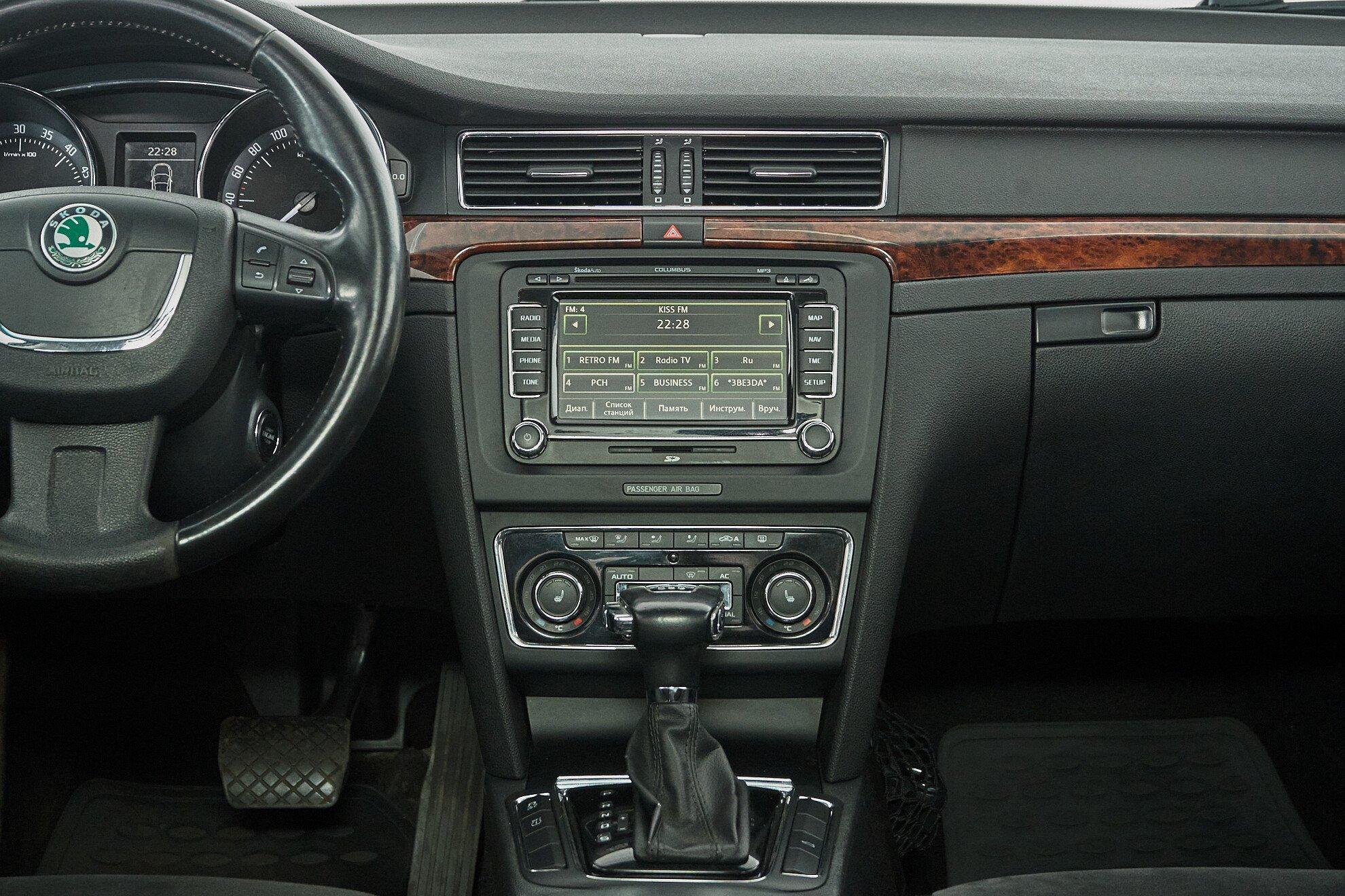 Skoda Superb 2011, коричневый