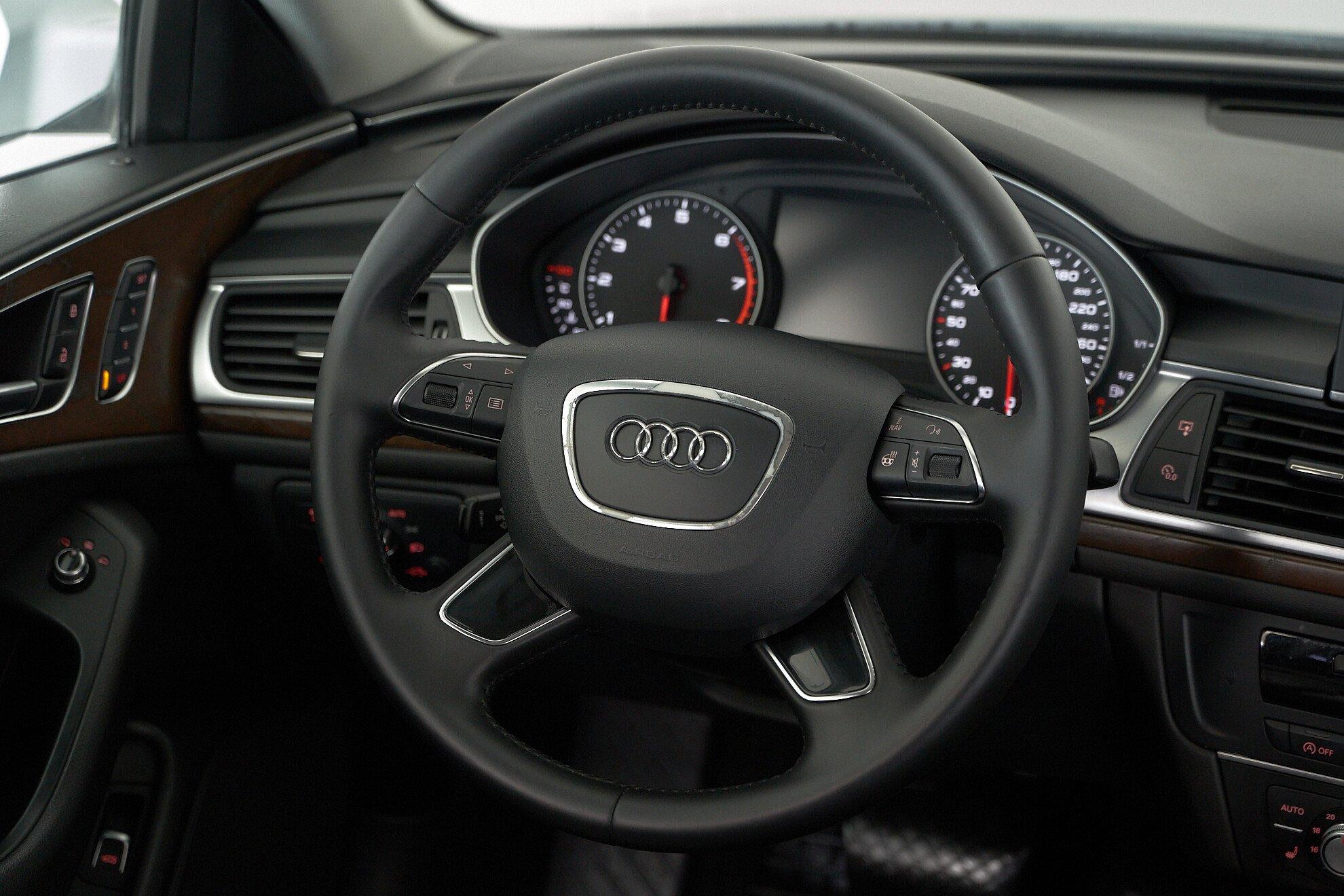 Audi A6 2014, белый