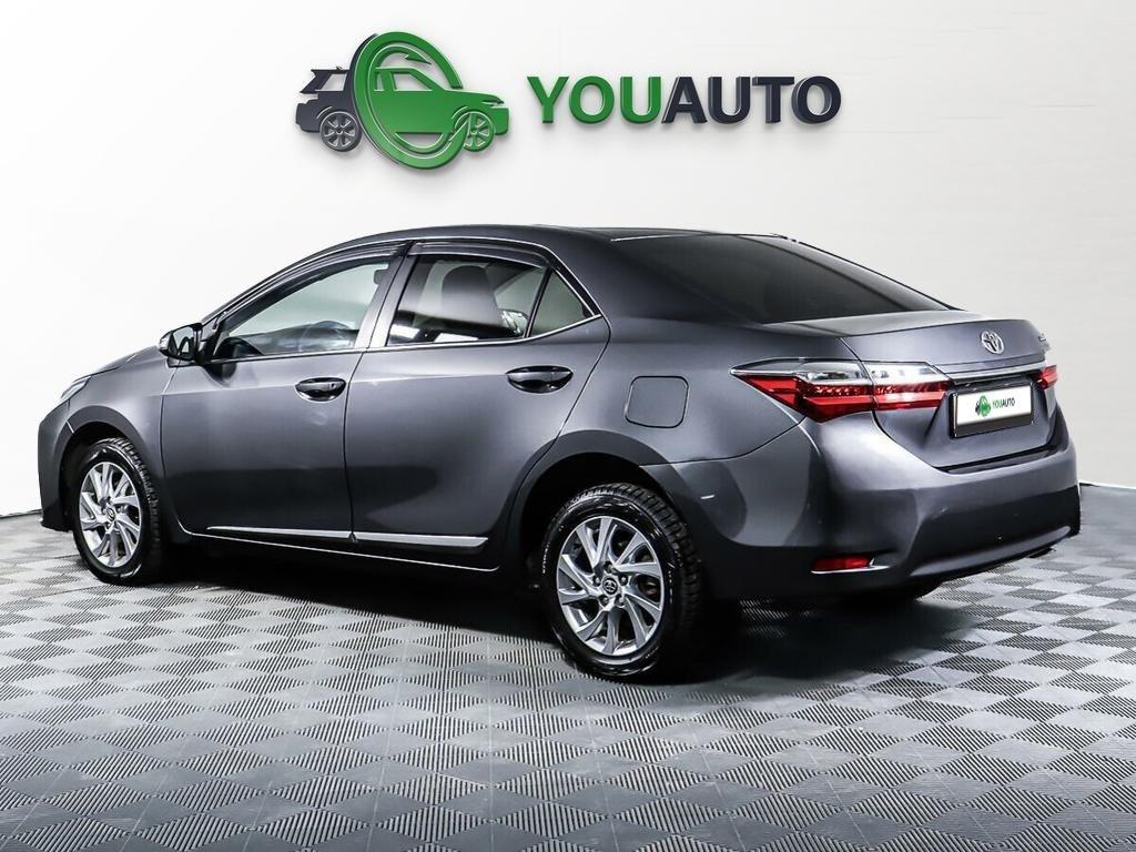Toyota Corolla 2018, серый