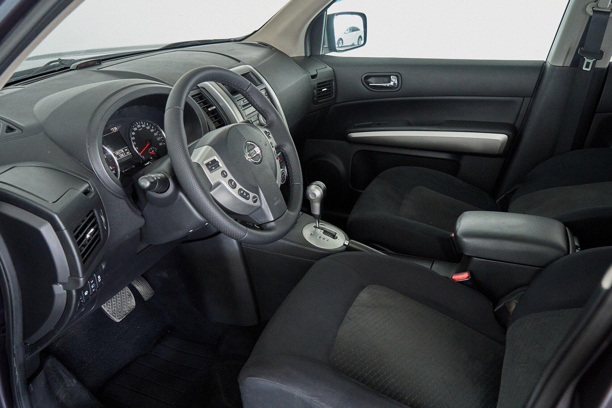 Nissan X-Trail 2011, серый