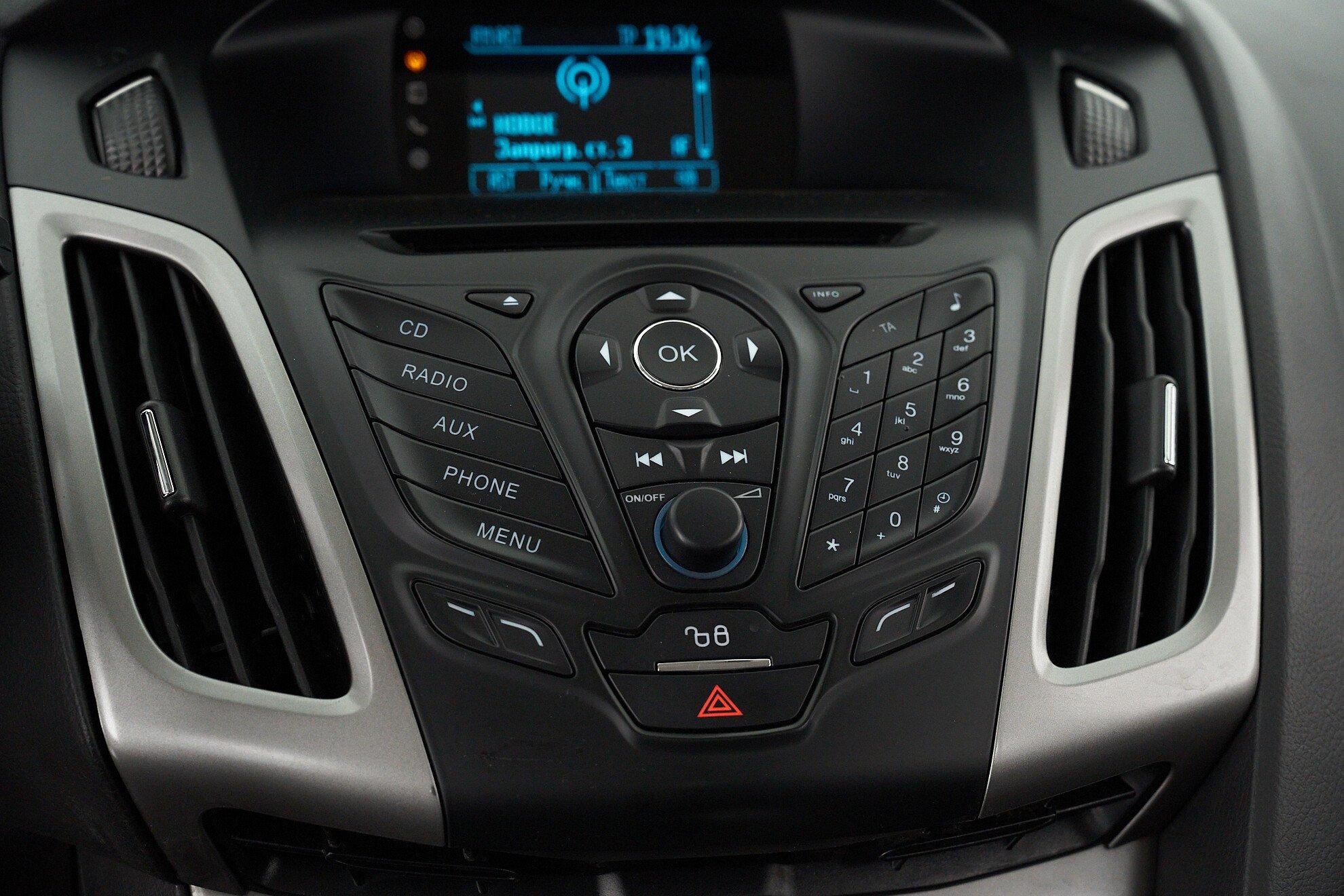 Ford Focus 2015, серый