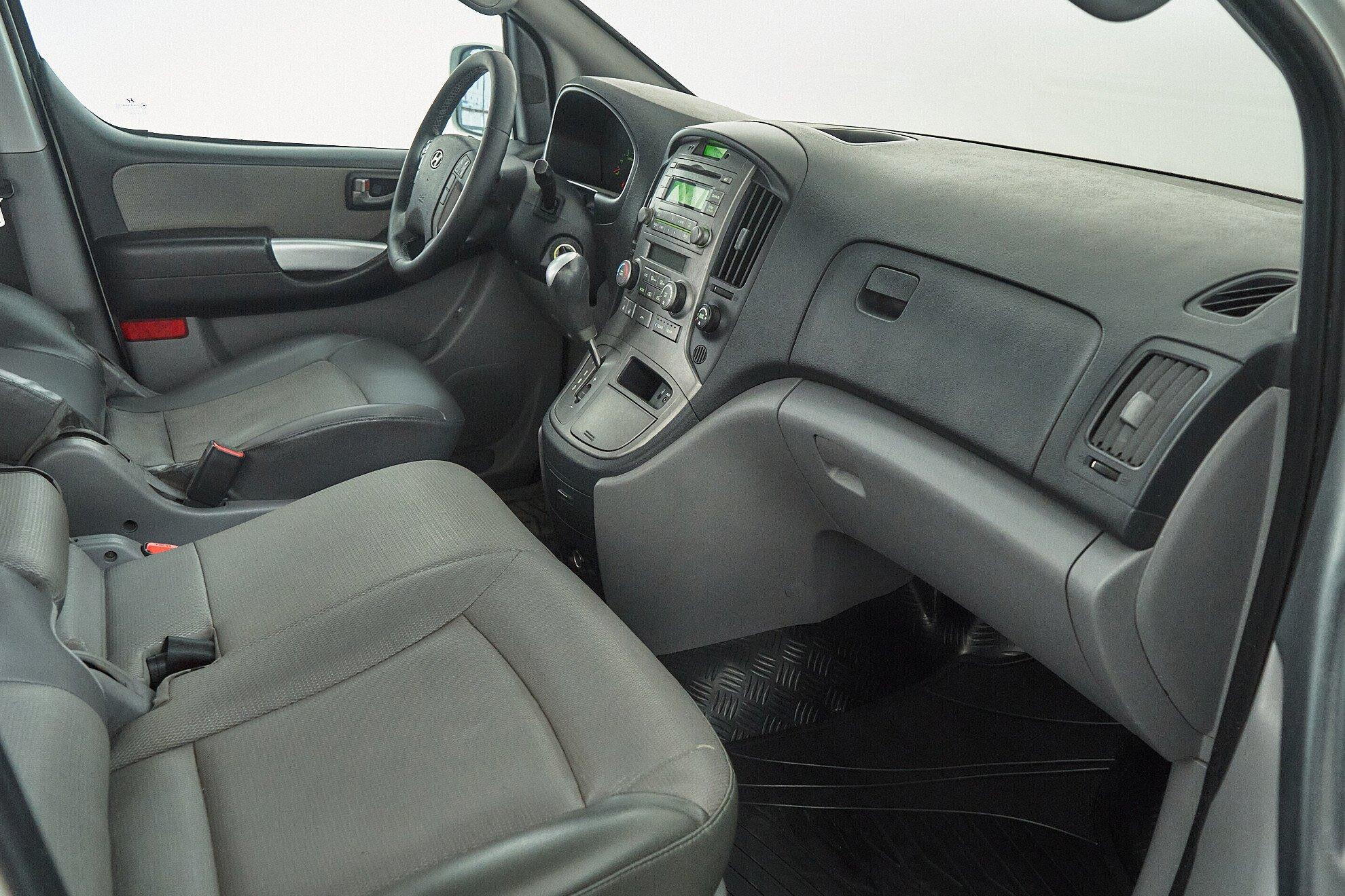 Hyundai Grand Starex 2008, белый