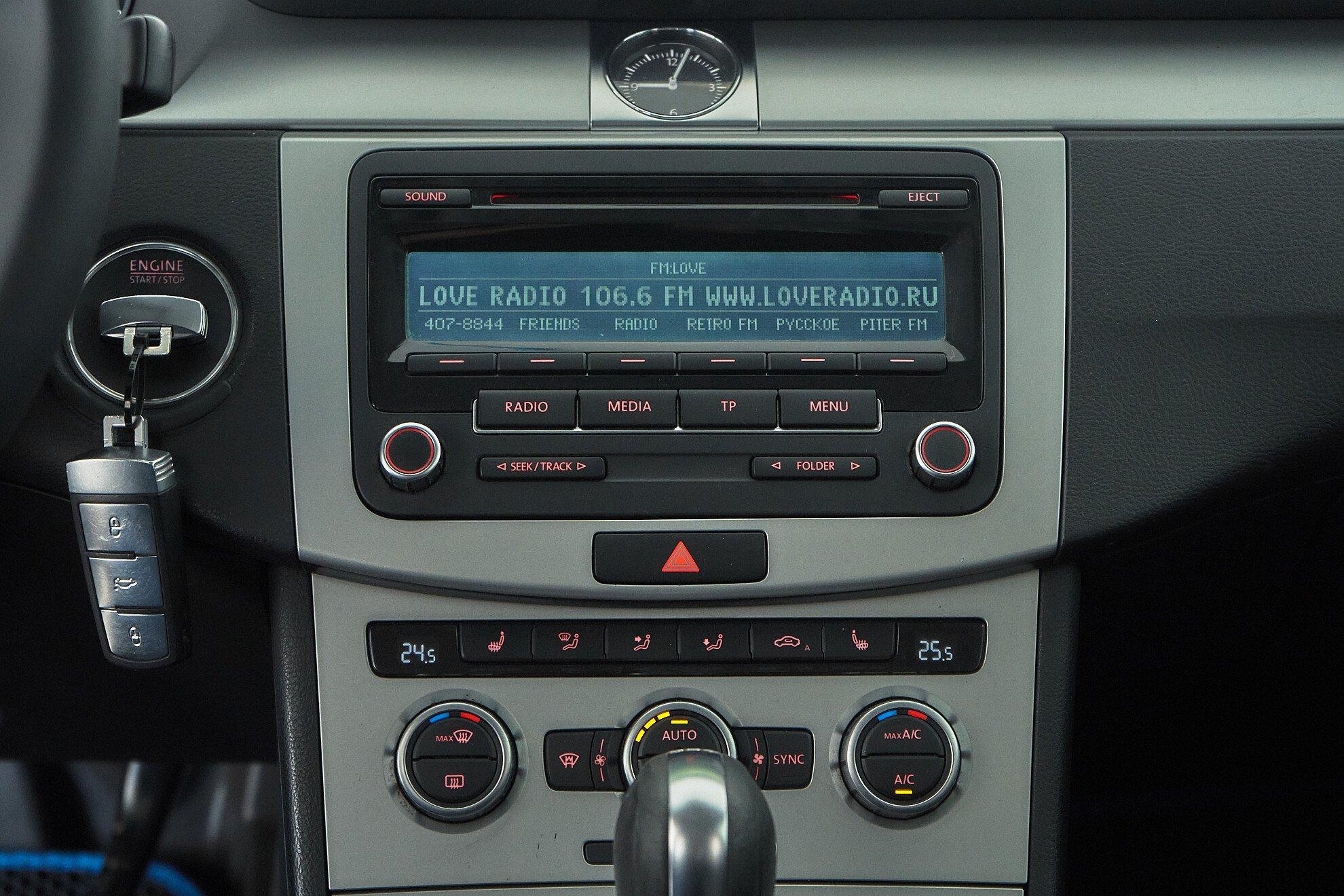 Volkswagen Passat 2012, синий