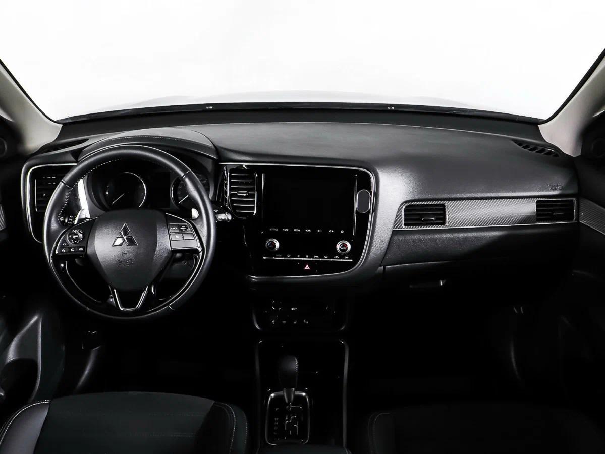 Mitsubishi Outlander 2022, черный